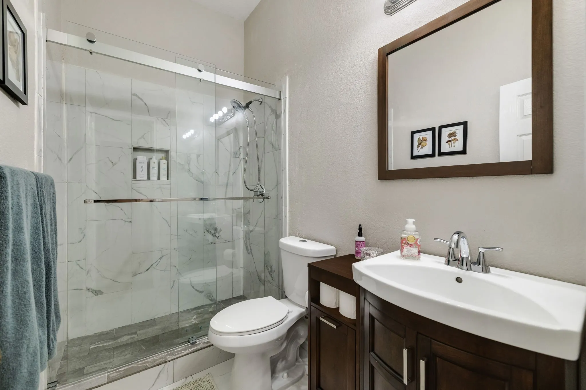 Single Family Residence For Sale in Tarrant County , 301 Carriage Lane, Saginaw, Texas 76179, 3 Bedroom, 2 Bathroom, 2 Garage spaces, 1,758 Sqft, built in 2000, mls#21351312, Real Estate Agent in Saginaw, Homes For Sale in Tarrant county, Homes For Sale in Saginaw, Realtor in Saginaw Texas, Real Estate Brokerage Independent Realty Texas, Luminita Cordes Realtor