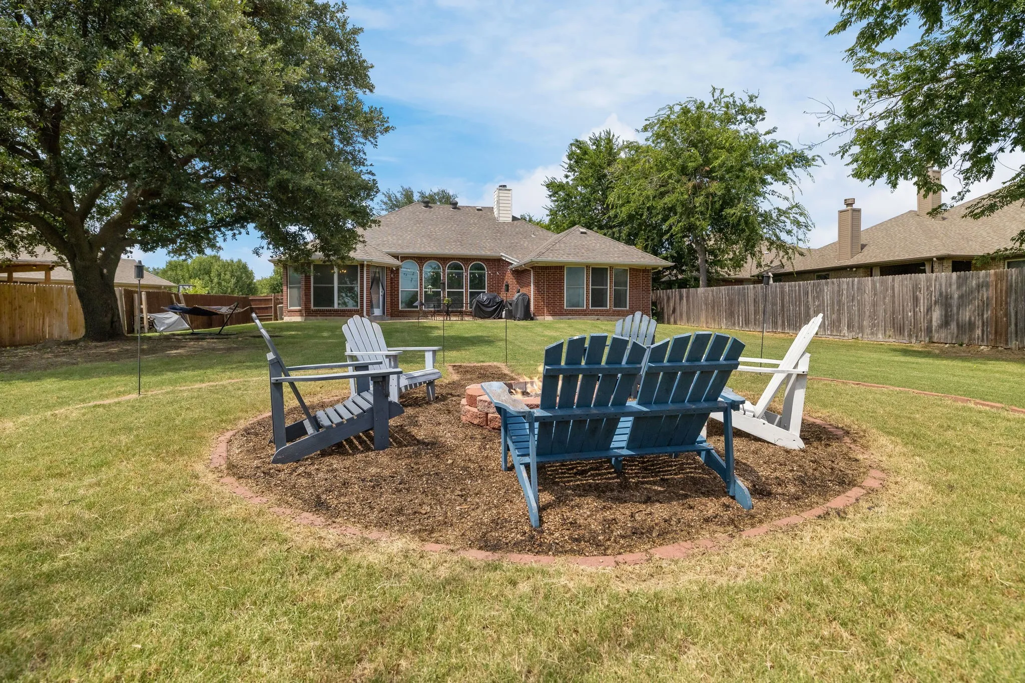 Single Family Residence For Sale in Tarrant County , 301 Carriage Lane, Saginaw, Texas 76179, 3 Bedroom, 2 Bathroom, 2 Garage spaces, 1,758 Sqft, built in 2000, mls#21351312, Real Estate Agent in Saginaw, Homes For Sale in Tarrant county, Homes For Sale in Saginaw, Realtor in Saginaw Texas, Real Estate Brokerage Independent Realty Texas, Luminita Cordes Realtor