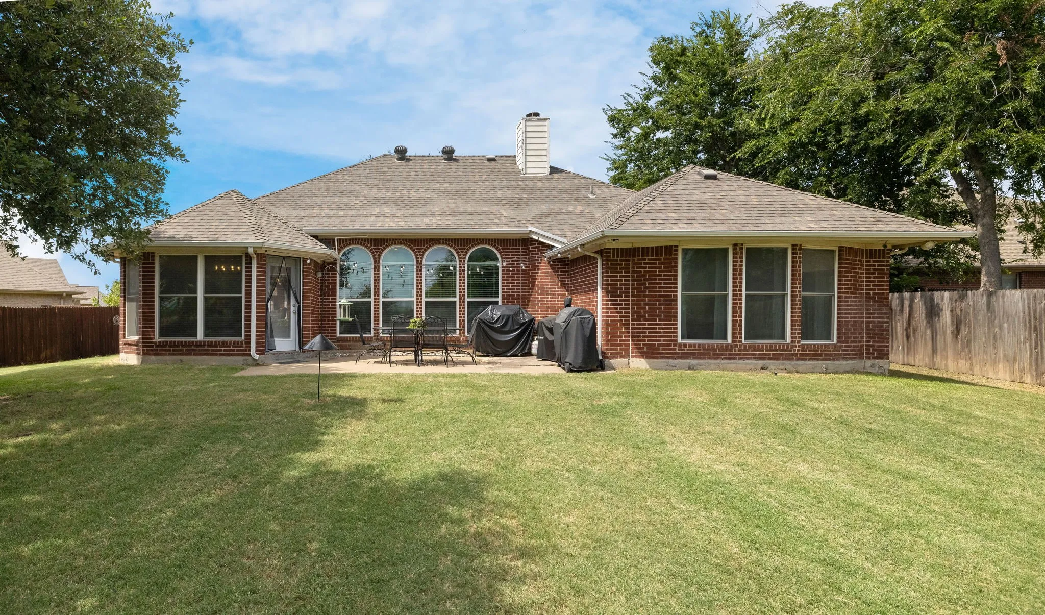 Single Family Residence For Sale in Tarrant County , 301 Carriage Lane, Saginaw, Texas 76179, 3 Bedroom, 2 Bathroom, 2 Garage spaces, 1,758 Sqft, built in 2000, mls#21351312, Real Estate Agent in Saginaw, Homes For Sale in Tarrant county, Homes For Sale in Saginaw, Realtor in Saginaw Texas, Real Estate Brokerage Independent Realty Texas, Luminita Cordes Realtor