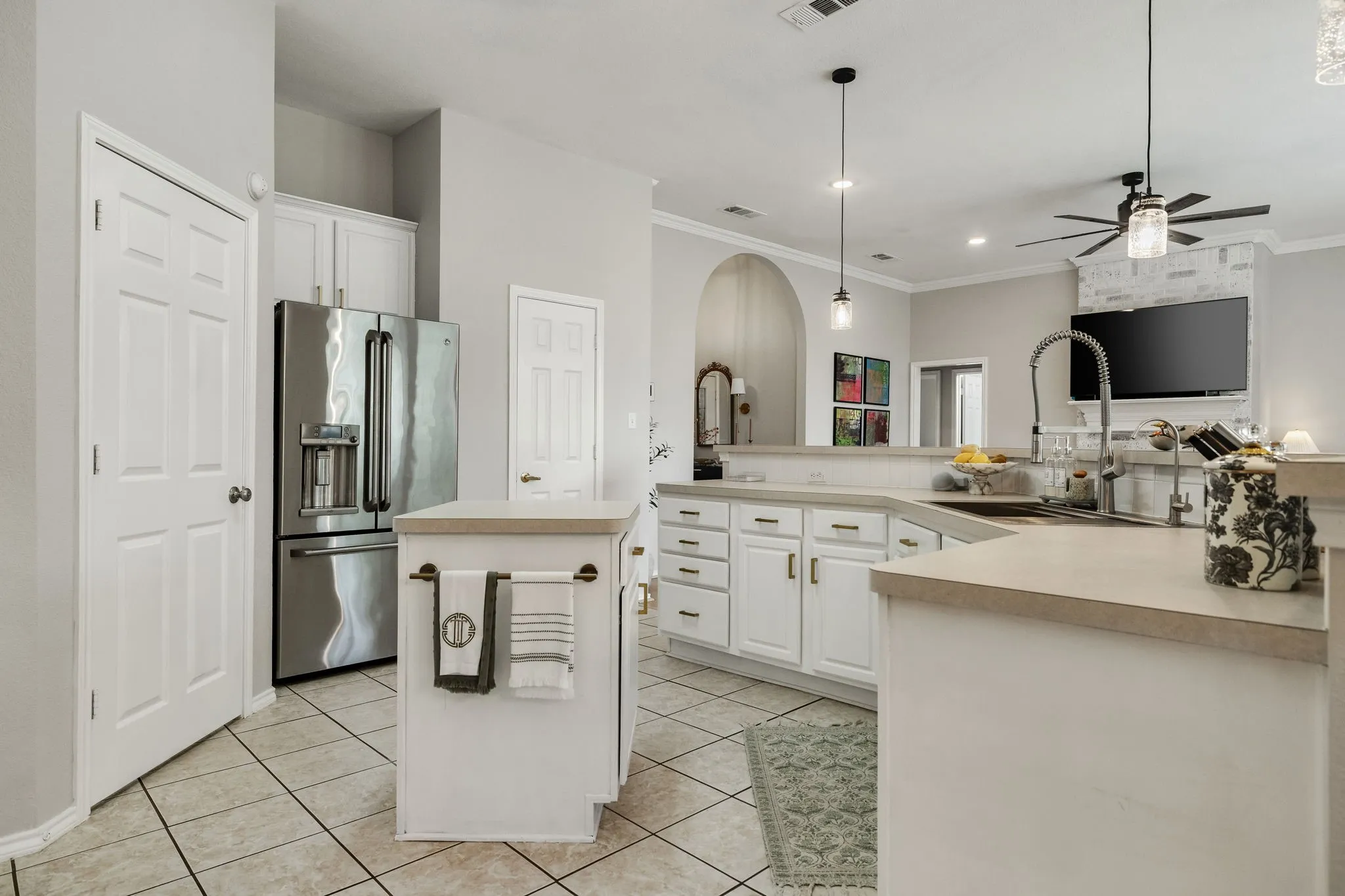 Single Family Residence For Sale in Tarrant County , 301 Carriage Lane, Saginaw, Texas 76179, 3 Bedroom, 2 Bathroom, 2 Garage spaces, 1,758 Sqft, built in 2000, mls#21351312, Real Estate Agent in Saginaw, Homes For Sale in Tarrant county, Homes For Sale in Saginaw, Realtor in Saginaw Texas, Real Estate Brokerage Independent Realty Texas, Luminita Cordes Realtor