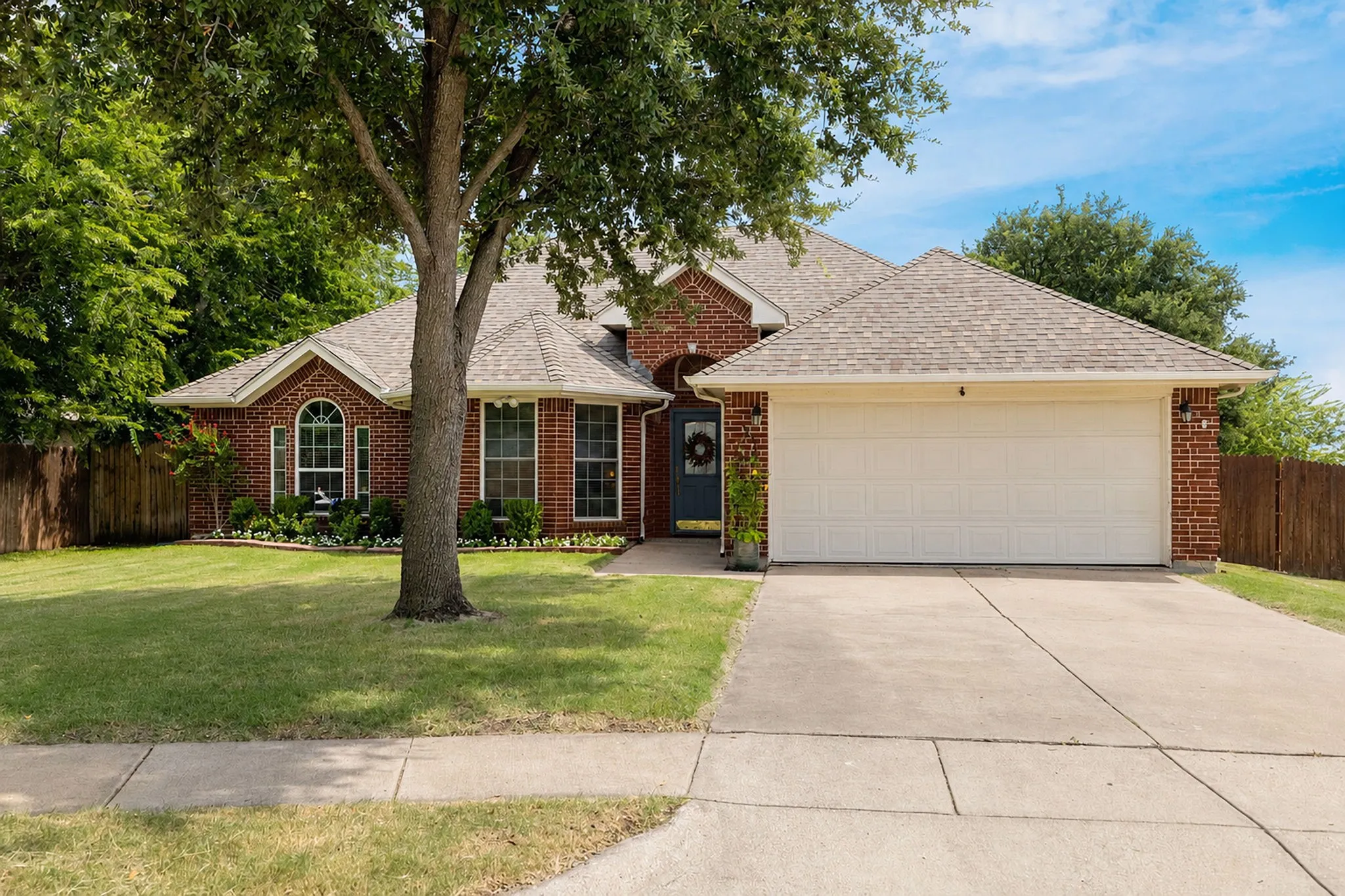Single Family Residence For Sale in Tarrant County , 301 Carriage Lane, Saginaw, Texas 76179, 3 Bedroom, 2 Bathroom, 2 Garage spaces, 1,758 Sqft, built in 2000, mls#21351312, Real Estate Agent in Saginaw, Homes For Sale in Tarrant county, Homes For Sale in Saginaw, Realtor in Saginaw Texas, Real Estate Brokerage Independent Realty Texas, Luminita Cordes Realtor