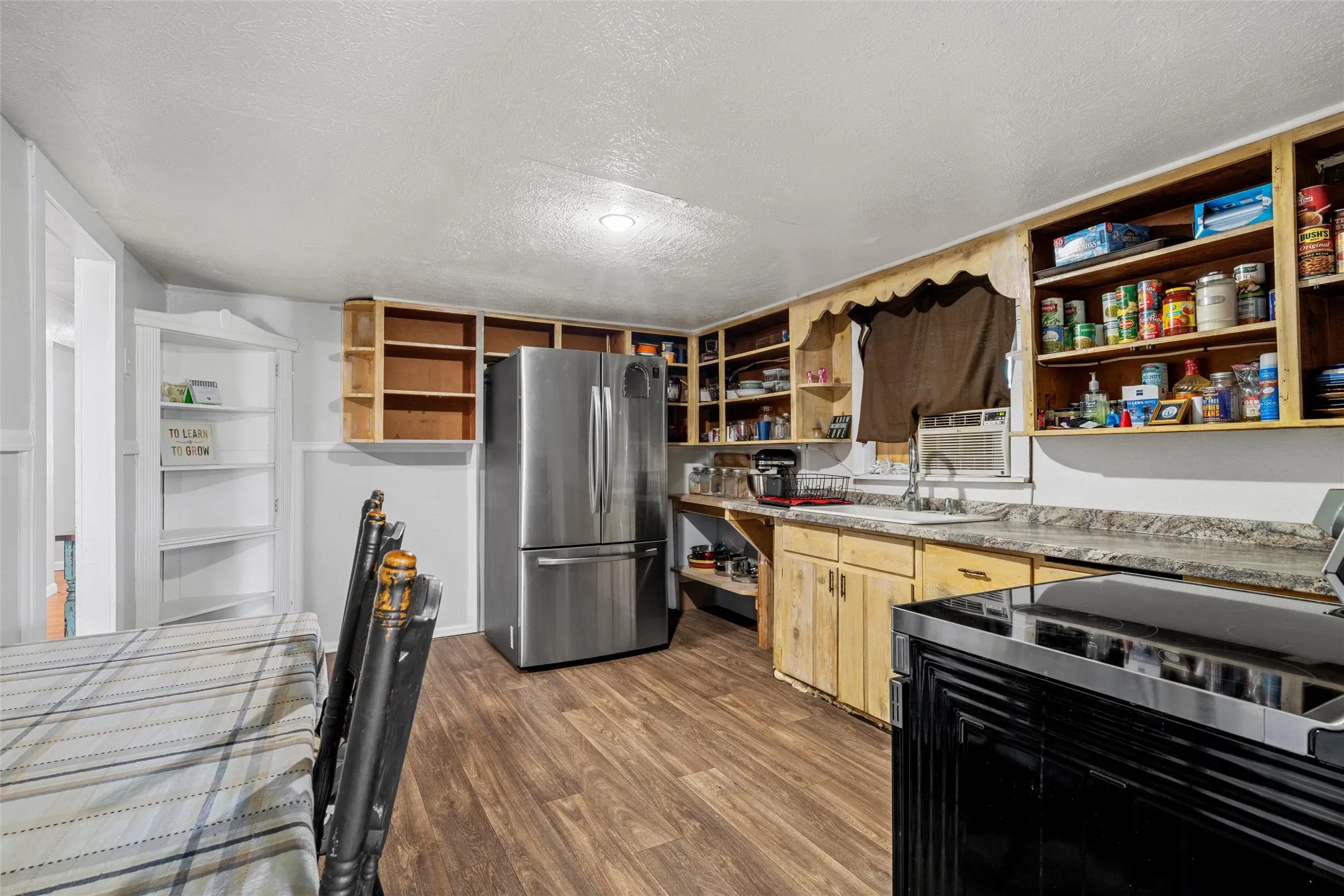 Single Family Residence For Sale in Mc Lennan County , 1001 Hamilton Drive, Gholson, Texas 76705, 2 Bedroom, 1 Bathroom, Garage spaces, 1,848 Sqft, built in 1960, Price $170,000, mls#21353508, Real Estate Agent in Gholson, Homes For Sale in Mc Lennan county, Homes For Sale in Gholson, Realtor in Gholson Texas, Real Estate Brokerage Independent Realty Texas, Luminita Cordes Realtor