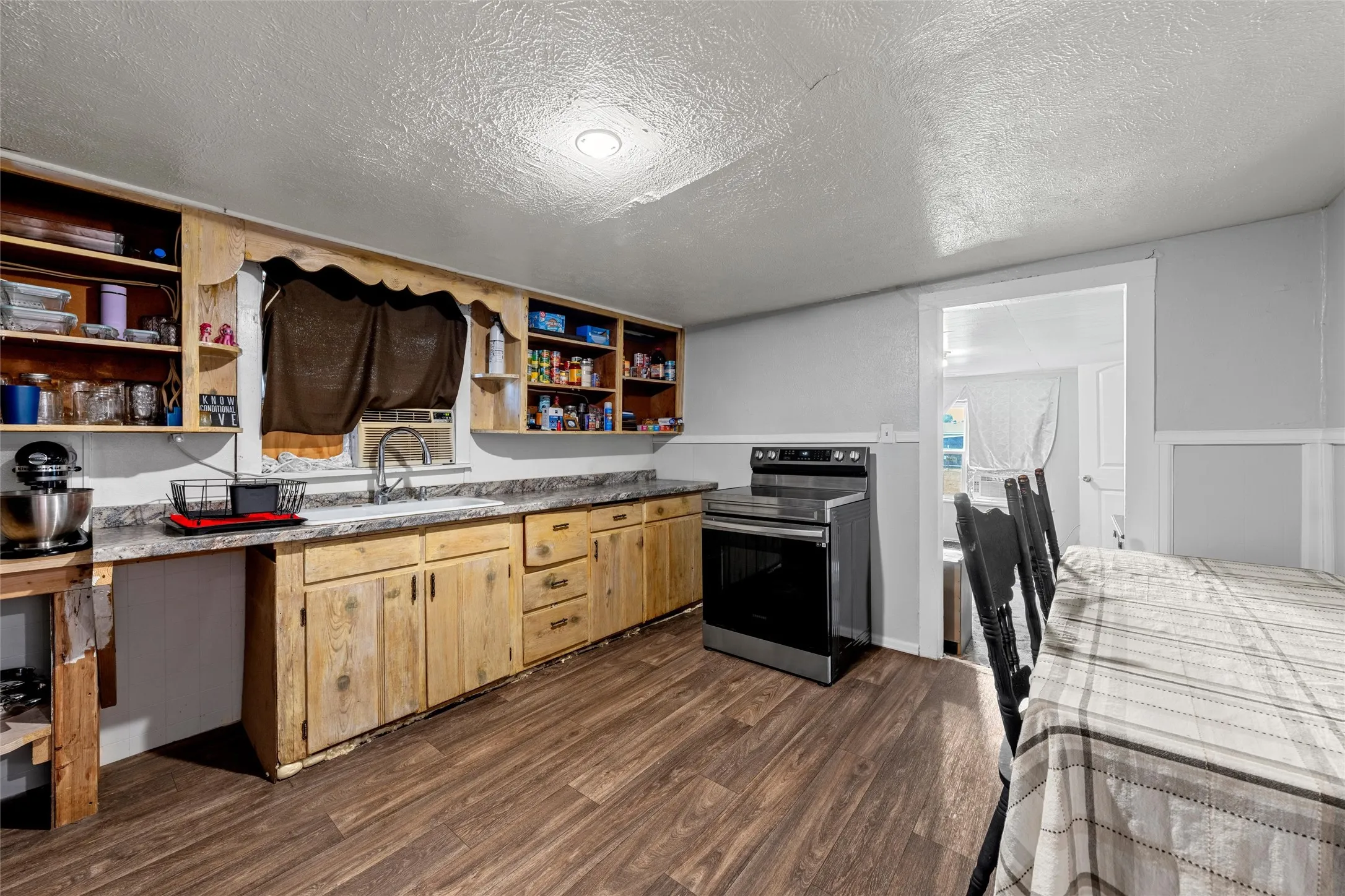 Single Family Residence For Sale in Mc Lennan County , 1001 Hamilton Drive, Gholson, Texas 76705, 2 Bedroom, 1 Bathroom, Garage spaces, 1,848 Sqft, built in 1960, Price $170,000, mls#21353508, Real Estate Agent in Gholson, Homes For Sale in Mc Lennan county, Homes For Sale in Gholson, Realtor in Gholson Texas, Real Estate Brokerage Independent Realty Texas, Luminita Cordes Realtor
