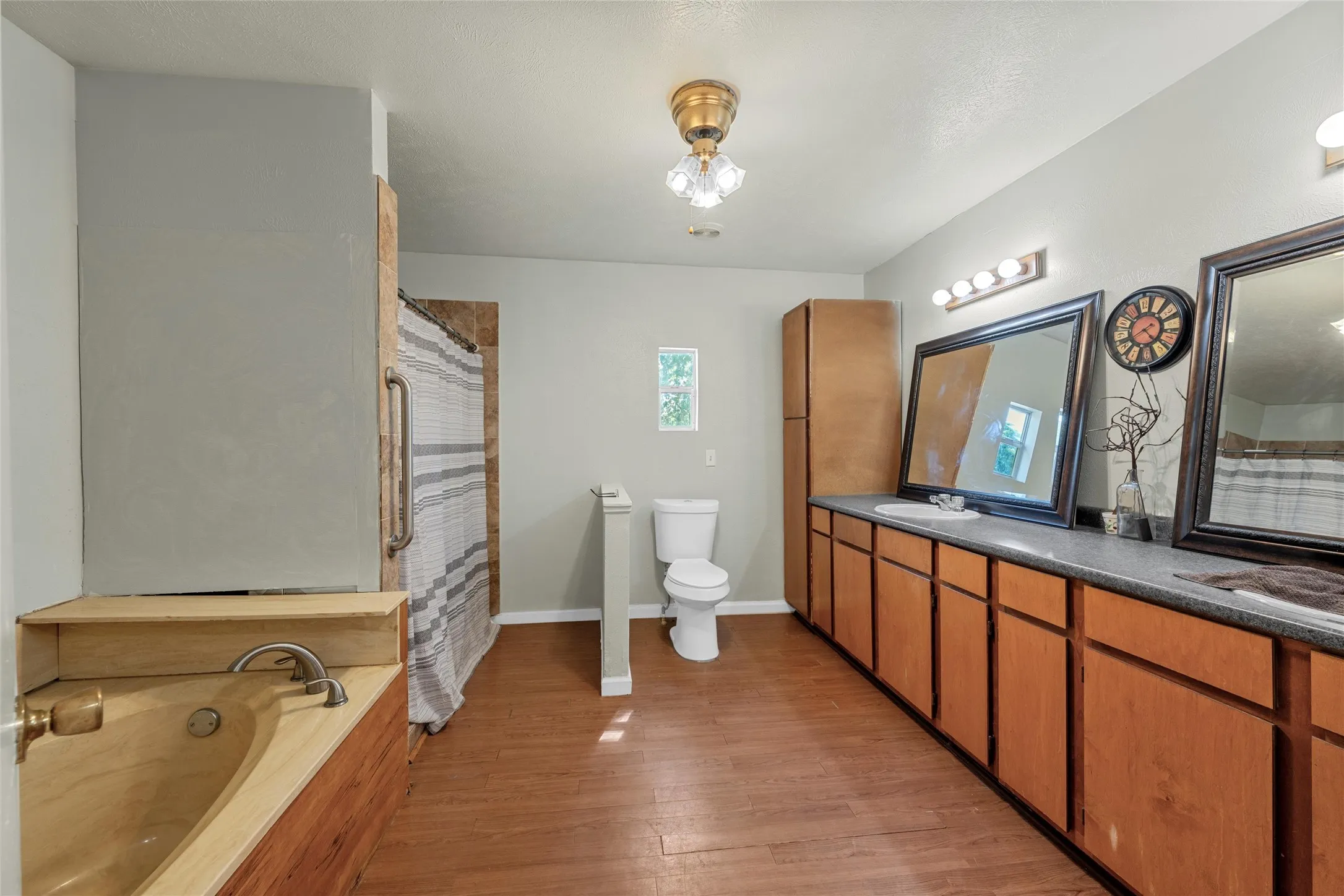 Single Family Residence For Sale in Mc Lennan County , 1001 Hamilton Drive, Gholson, Texas 76705, 2 Bedroom, 1 Bathroom, Garage spaces, 1,848 Sqft, built in 1960, Price $170,000, mls#21353508, Real Estate Agent in Gholson, Homes For Sale in Mc Lennan county, Homes For Sale in Gholson, Realtor in Gholson Texas, Real Estate Brokerage Independent Realty Texas, Luminita Cordes Realtor