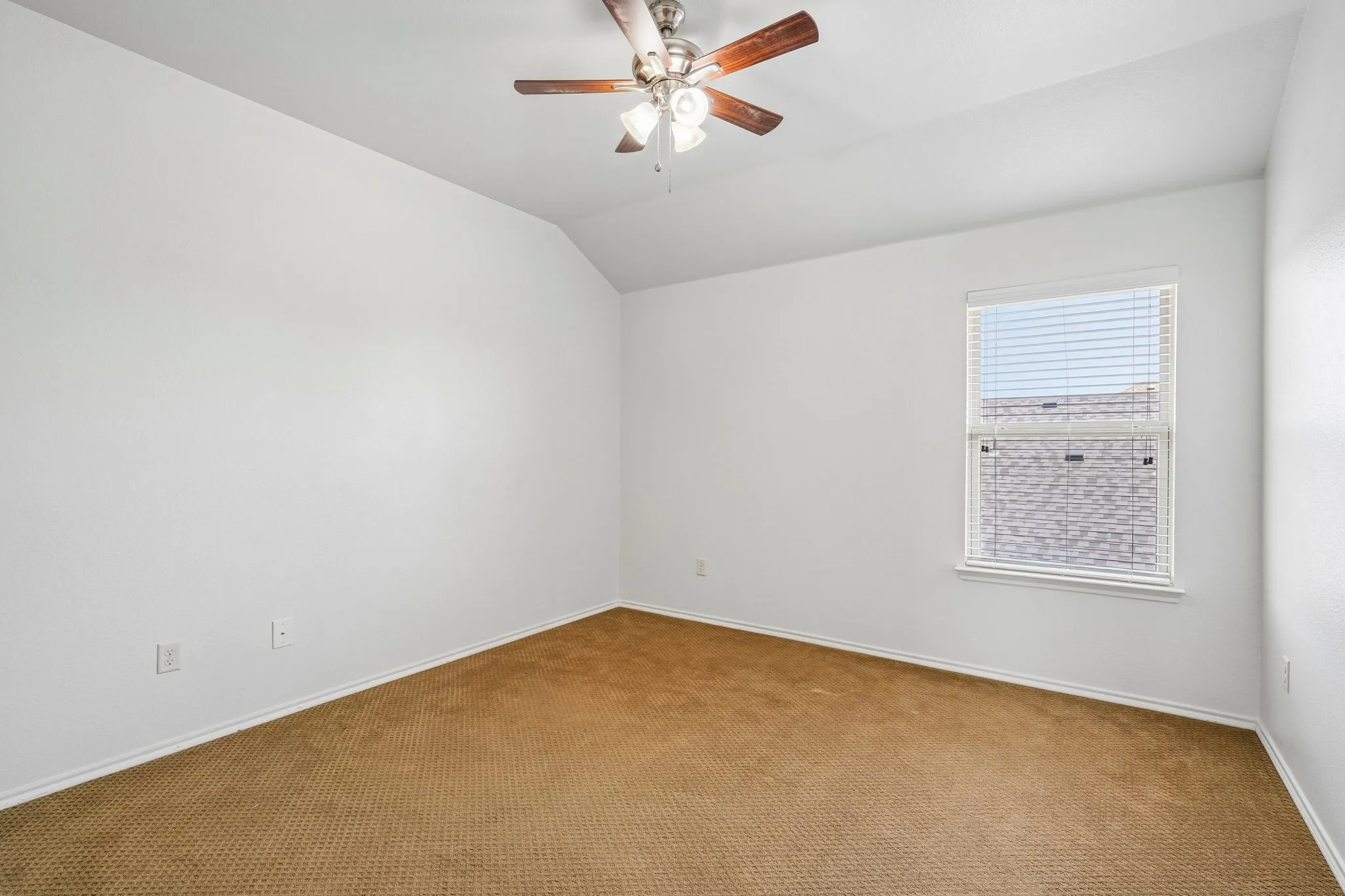 Single Family Residence For Sale in Kaufman County , 2017 River, Heartland, Texas 75126, 5 Bedroom, 3 Bathroom, 2 Garage spaces, 2,980 Sqft, built in 2013, mls#21353155, Real Estate Agent in Heartland, Homes For Sale in Kaufman county, Homes For Sale in Heartland, Realtor in Heartland Texas, Real Estate Brokerage Independent Realty Texas, Luminita Cordes Realtor
