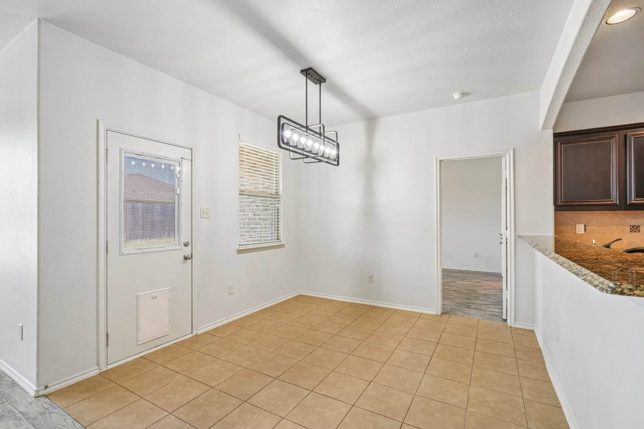 Single Family Residence For Sale in Kaufman County , 2017 River, Heartland, Texas 75126, 5 Bedroom, 3 Bathroom, 2 Garage spaces, 2,980 Sqft, built in 2013, mls#21353155, Real Estate Agent in Heartland, Homes For Sale in Kaufman county, Homes For Sale in Heartland, Realtor in Heartland Texas, Real Estate Brokerage Independent Realty Texas, Luminita Cordes Realtor