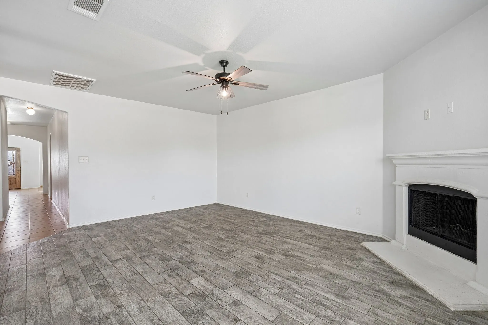 Single Family Residence For Sale in Kaufman County , 2017 River, Heartland, Texas 75126, 5 Bedroom, 3 Bathroom, 2 Garage spaces, 2,980 Sqft, built in 2013, mls#21353155, Real Estate Agent in Heartland, Homes For Sale in Kaufman county, Homes For Sale in Heartland, Realtor in Heartland Texas, Real Estate Brokerage Independent Realty Texas, Luminita Cordes Realtor