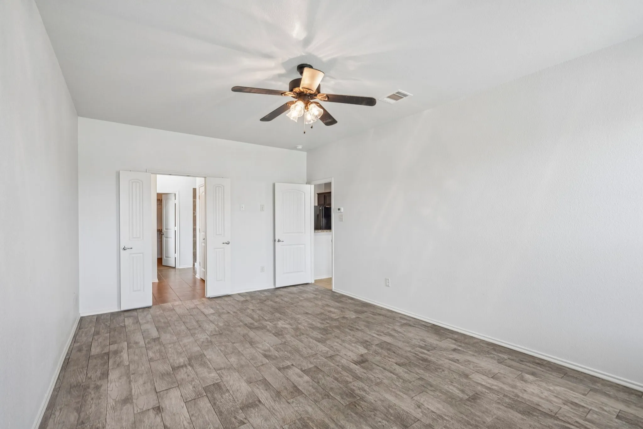 Single Family Residence For Sale in Kaufman County , 2017 River, Heartland, Texas 75126, 5 Bedroom, 3 Bathroom, 2 Garage spaces, 2,980 Sqft, built in 2013, mls#21353155, Real Estate Agent in Heartland, Homes For Sale in Kaufman county, Homes For Sale in Heartland, Realtor in Heartland Texas, Real Estate Brokerage Independent Realty Texas, Luminita Cordes Realtor