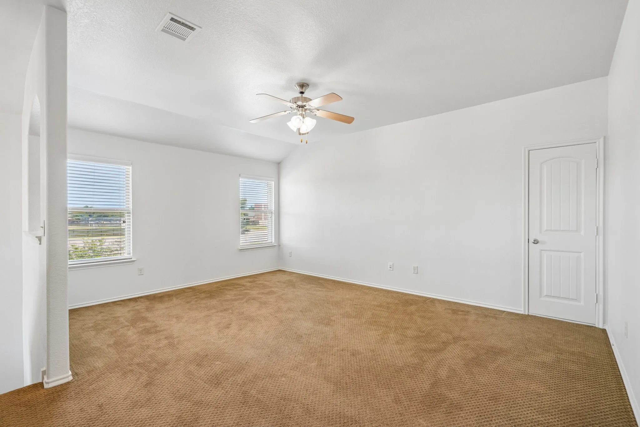 Single Family Residence For Sale in Kaufman County , 2017 River, Heartland, Texas 75126, 5 Bedroom, 3 Bathroom, 2 Garage spaces, 2,980 Sqft, built in 2013, mls#21353155, Real Estate Agent in Heartland, Homes For Sale in Kaufman county, Homes For Sale in Heartland, Realtor in Heartland Texas, Real Estate Brokerage Independent Realty Texas, Luminita Cordes Realtor