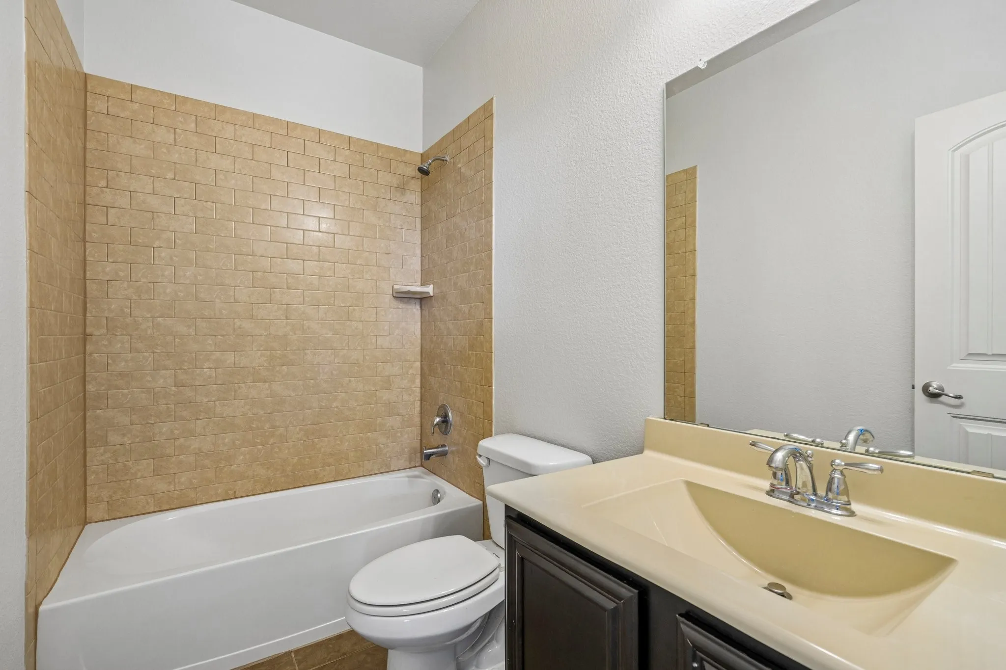 Single Family Residence For Sale in Kaufman County , 2017 River, Heartland, Texas 75126, 5 Bedroom, 3 Bathroom, 2 Garage spaces, 2,980 Sqft, built in 2013, mls#21353155, Real Estate Agent in Heartland, Homes For Sale in Kaufman county, Homes For Sale in Heartland, Realtor in Heartland Texas, Real Estate Brokerage Independent Realty Texas, Luminita Cordes Realtor