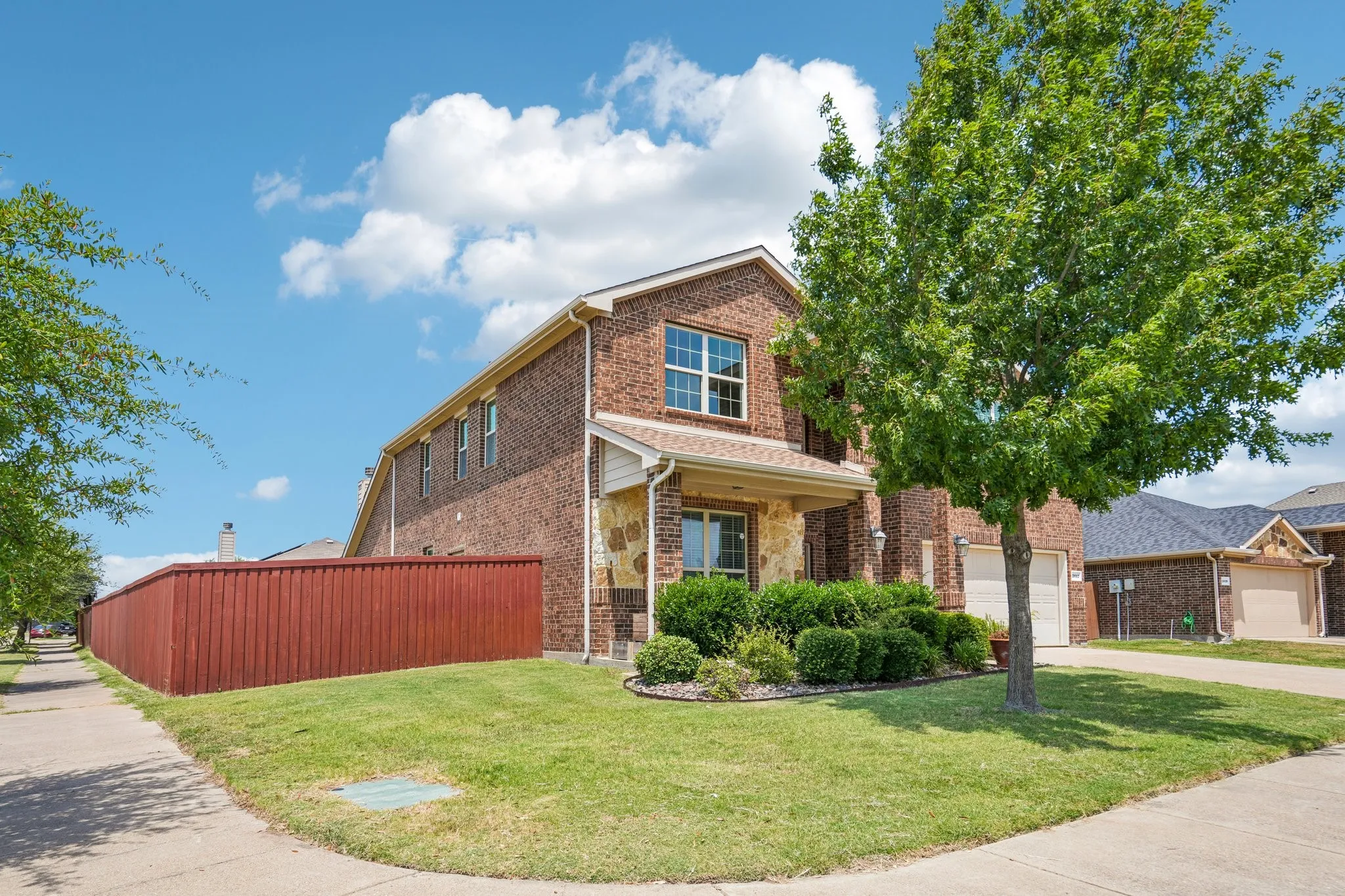 Single Family Residence For Sale in Kaufman County , 2017 River, Heartland, Texas 75126, 5 Bedroom, 3 Bathroom, 2 Garage spaces, 2,980 Sqft, built in 2013, mls#21353155, Real Estate Agent in Heartland, Homes For Sale in Kaufman county, Homes For Sale in Heartland, Realtor in Heartland Texas, Real Estate Brokerage Independent Realty Texas, Luminita Cordes Realtor