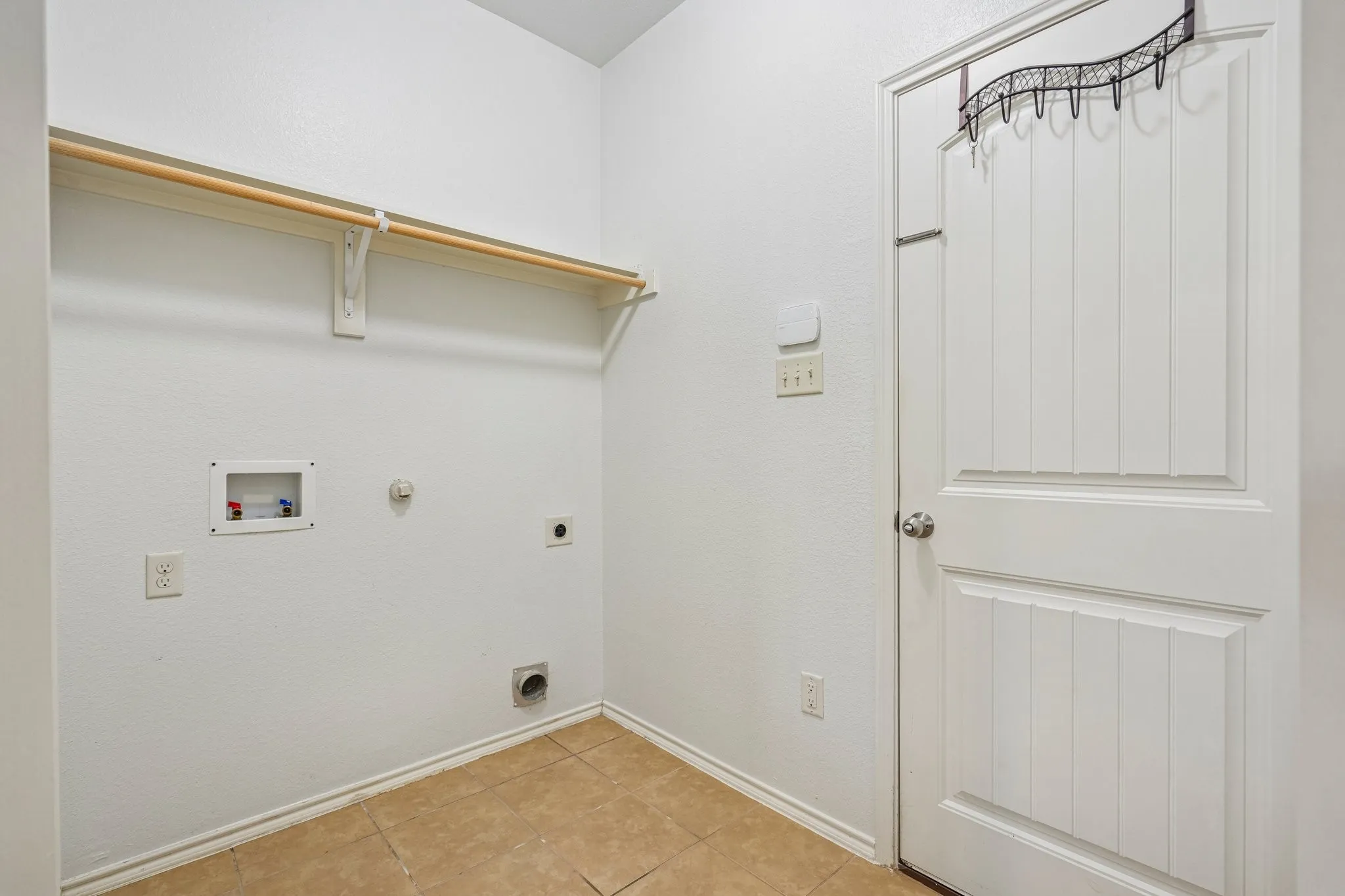 Single Family Residence For Sale in Kaufman County , 2017 River, Heartland, Texas 75126, 5 Bedroom, 3 Bathroom, 2 Garage spaces, 2,980 Sqft, built in 2013, mls#21353155, Real Estate Agent in Heartland, Homes For Sale in Kaufman county, Homes For Sale in Heartland, Realtor in Heartland Texas, Real Estate Brokerage Independent Realty Texas, Luminita Cordes Realtor
