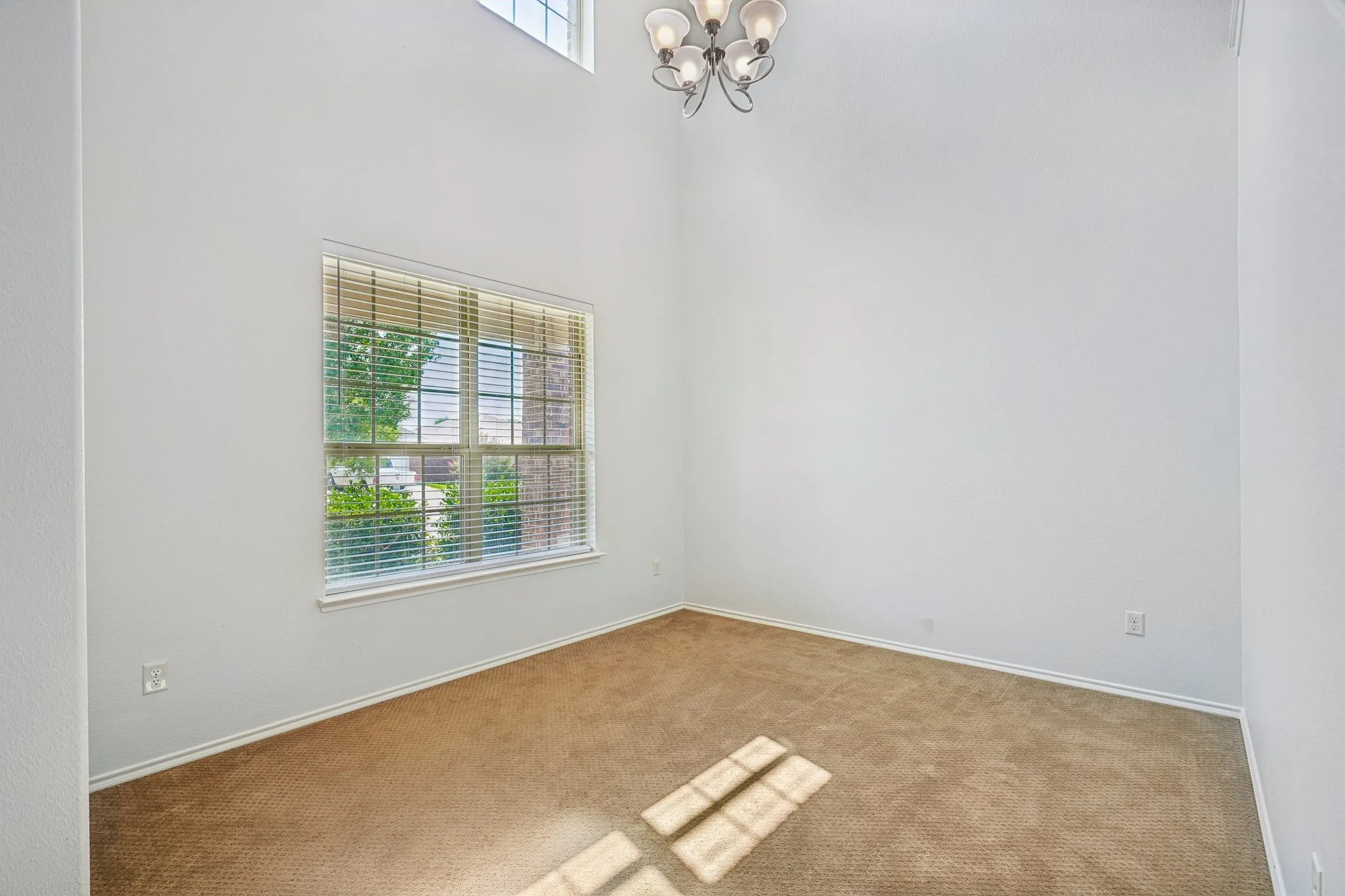 Single Family Residence For Sale in Kaufman County , 2017 River, Heartland, Texas 75126, 5 Bedroom, 3 Bathroom, 2 Garage spaces, 2,980 Sqft, built in 2013, mls#21353155, Real Estate Agent in Heartland, Homes For Sale in Kaufman county, Homes For Sale in Heartland, Realtor in Heartland Texas, Real Estate Brokerage Independent Realty Texas, Luminita Cordes Realtor