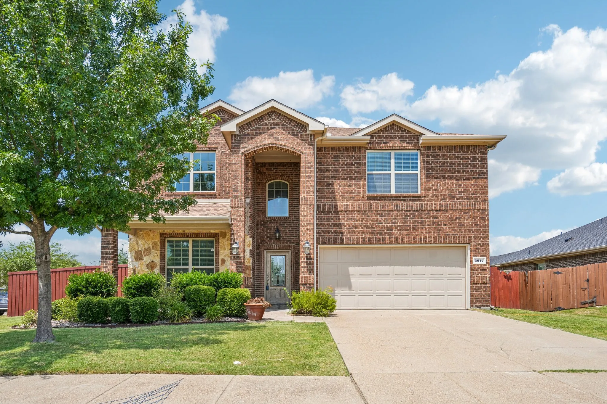 Single Family Residence For Sale in Kaufman County , 2017 River, Heartland, Texas 75126, 5 Bedroom, 3 Bathroom, 2 Garage spaces, 2,980 Sqft, built in 2013, mls#21353155, Real Estate Agent in Heartland, Homes For Sale in Kaufman county, Homes For Sale in Heartland, Realtor in Heartland Texas, Real Estate Brokerage Independent Realty Texas, Luminita Cordes Realtor