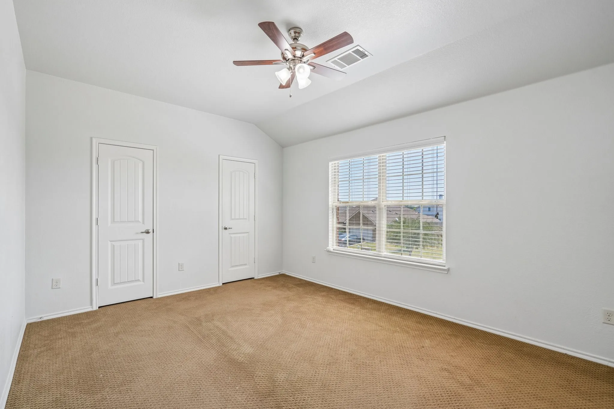 Single Family Residence For Sale in Kaufman County , 2017 River, Heartland, Texas 75126, 5 Bedroom, 3 Bathroom, 2 Garage spaces, 2,980 Sqft, built in 2013, mls#21353155, Real Estate Agent in Heartland, Homes For Sale in Kaufman county, Homes For Sale in Heartland, Realtor in Heartland Texas, Real Estate Brokerage Independent Realty Texas, Luminita Cordes Realtor