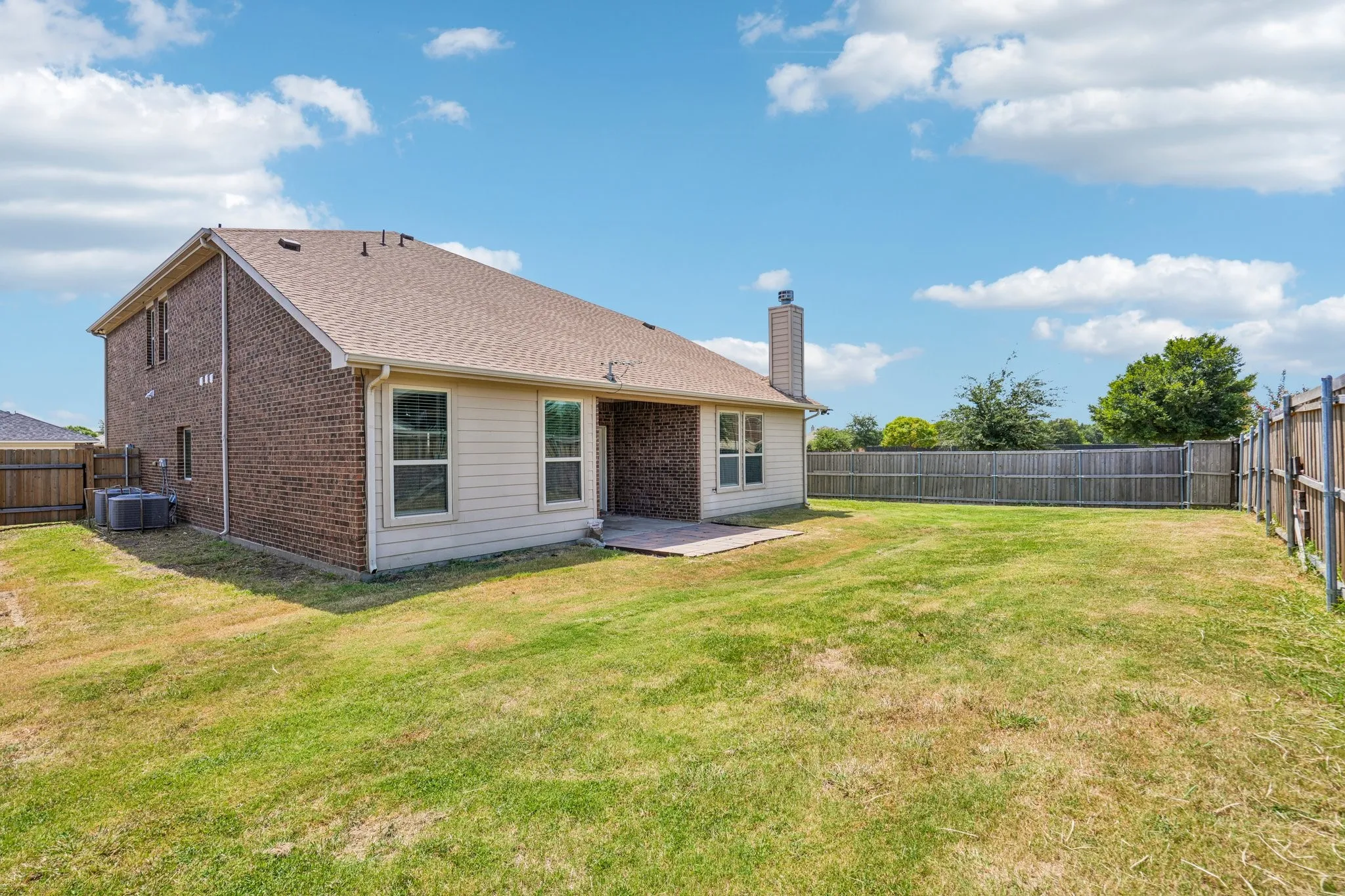 Single Family Residence For Sale in Kaufman County , 2017 River, Heartland, Texas 75126, 5 Bedroom, 3 Bathroom, 2 Garage spaces, 2,980 Sqft, built in 2013, mls#21353155, Real Estate Agent in Heartland, Homes For Sale in Kaufman county, Homes For Sale in Heartland, Realtor in Heartland Texas, Real Estate Brokerage Independent Realty Texas, Luminita Cordes Realtor