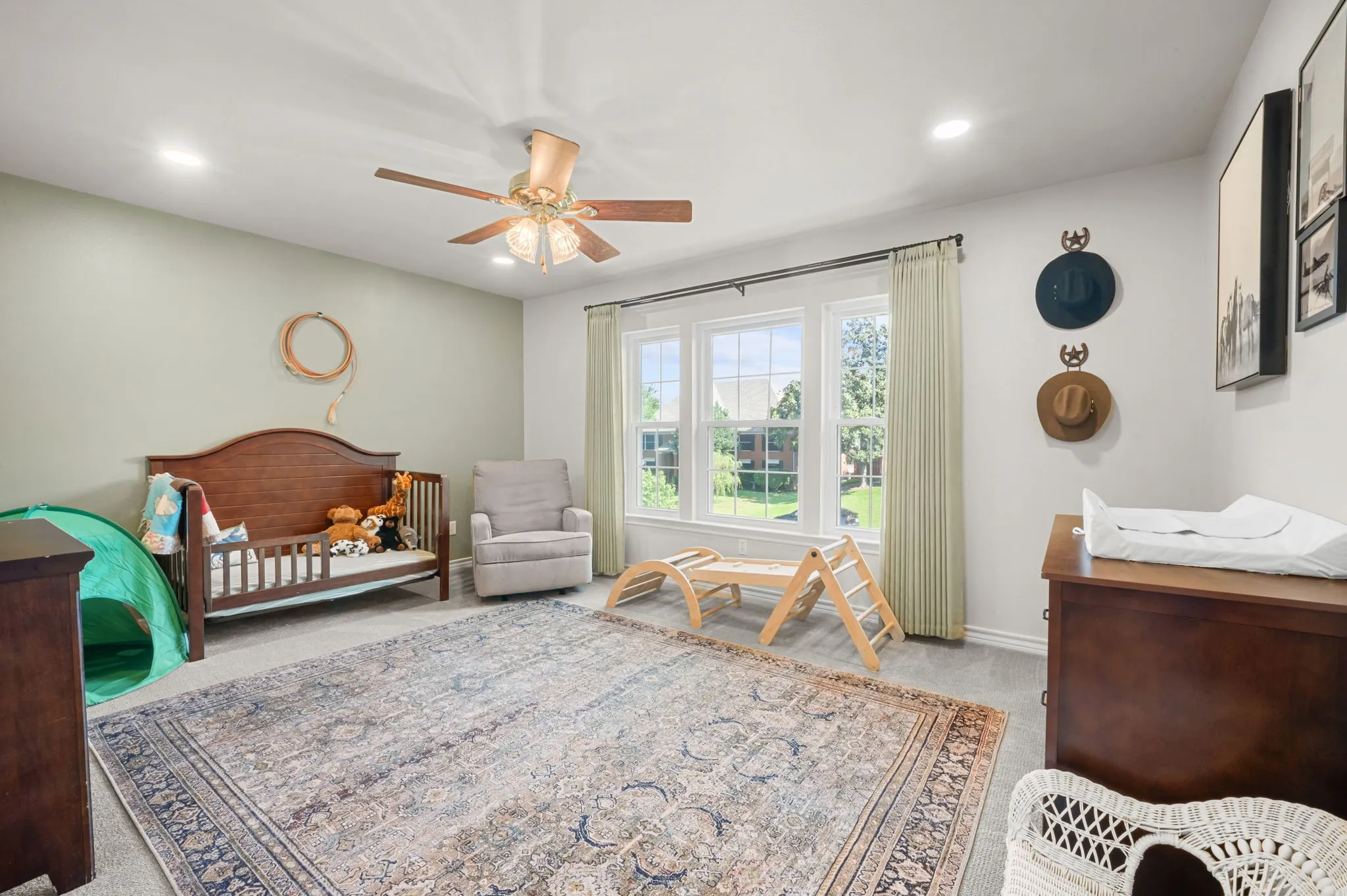 Single Family Residence For Sale in Tarrant County , 7905 Morning Lane, Fort Worth, Texas 76123, 4 Bedroom, 3 Bathroom, 2 Garage spaces, 3,209 Sqft, built in 1988, mls#21354244, Real Estate Agent in Fort Worth, Homes For Sale in Tarrant county, Homes For Sale in Fort Worth, Realtor in Fort Worth Texas, Real Estate Brokerage Independent Realty Texas, Luminita Cordes Realtor