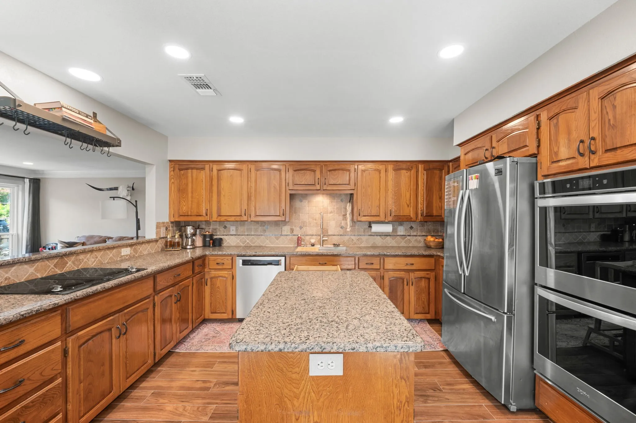 Single Family Residence For Sale in Tarrant County , 7905 Morning Lane, Fort Worth, Texas 76123, 4 Bedroom, 3 Bathroom, 2 Garage spaces, 3,209 Sqft, built in 1988, mls#21354244, Real Estate Agent in Fort Worth, Homes For Sale in Tarrant county, Homes For Sale in Fort Worth, Realtor in Fort Worth Texas, Real Estate Brokerage Independent Realty Texas, Luminita Cordes Realtor