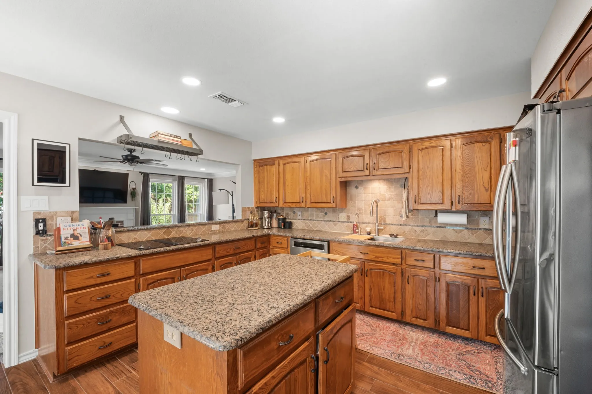 Single Family Residence For Sale in Tarrant County , 7905 Morning Lane, Fort Worth, Texas 76123, 4 Bedroom, 3 Bathroom, 2 Garage spaces, 3,209 Sqft, built in 1988, mls#21354244, Real Estate Agent in Fort Worth, Homes For Sale in Tarrant county, Homes For Sale in Fort Worth, Realtor in Fort Worth Texas, Real Estate Brokerage Independent Realty Texas, Luminita Cordes Realtor