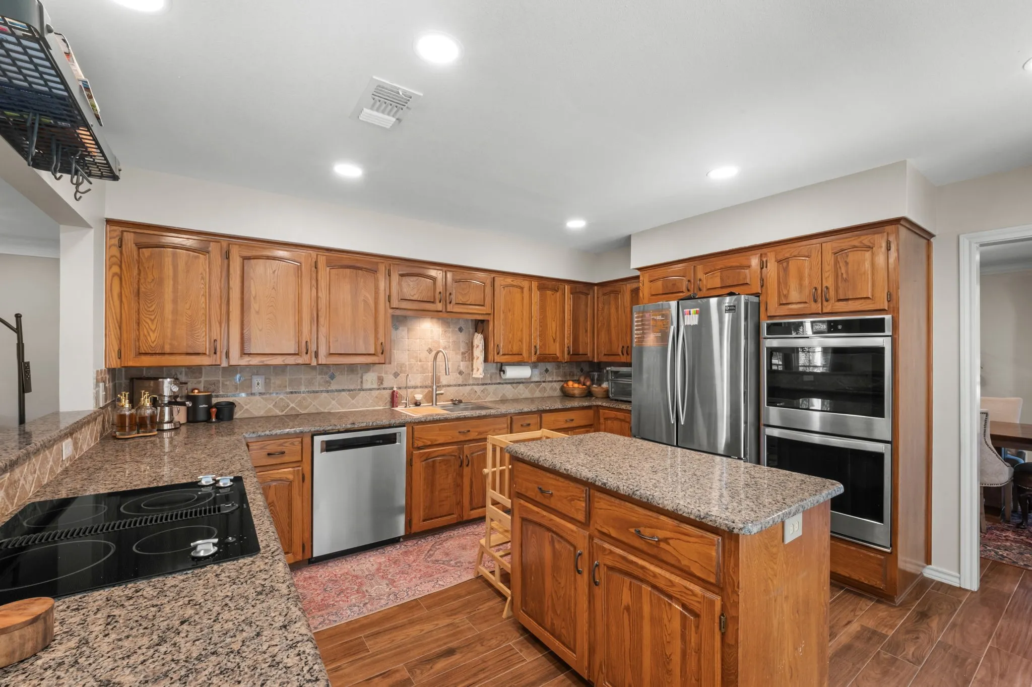 Single Family Residence For Sale in Tarrant County , 7905 Morning Lane, Fort Worth, Texas 76123, 4 Bedroom, 3 Bathroom, 2 Garage spaces, 3,209 Sqft, built in 1988, mls#21354244, Real Estate Agent in Fort Worth, Homes For Sale in Tarrant county, Homes For Sale in Fort Worth, Realtor in Fort Worth Texas, Real Estate Brokerage Independent Realty Texas, Luminita Cordes Realtor
