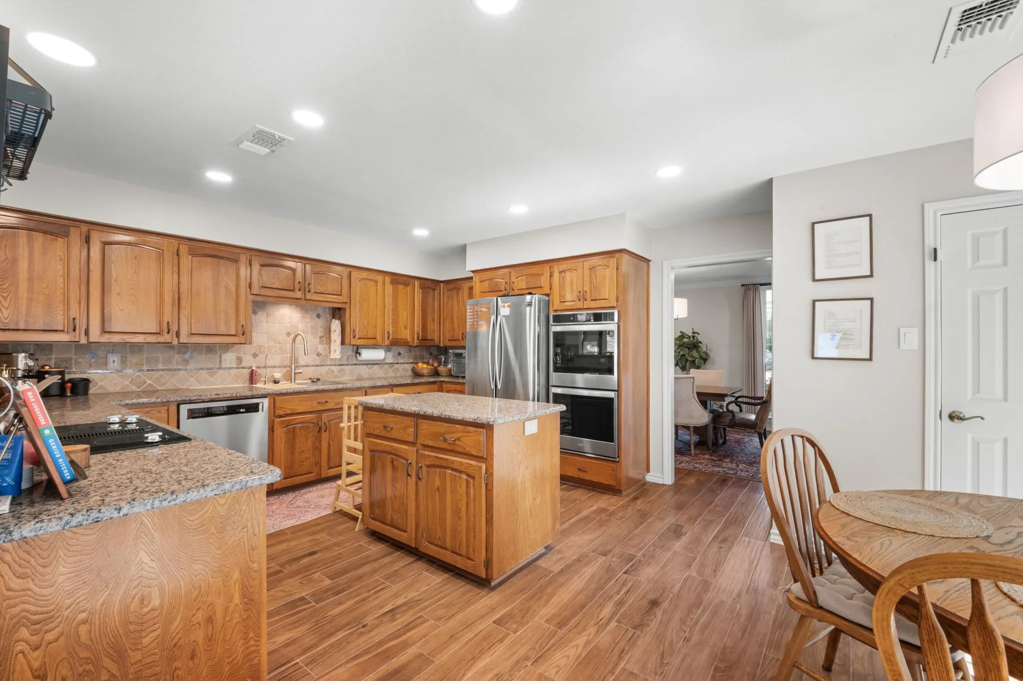 Single Family Residence For Sale in Tarrant County , 7905 Morning Lane, Fort Worth, Texas 76123, 4 Bedroom, 3 Bathroom, 2 Garage spaces, 3,209 Sqft, built in 1988, mls#21354244, Real Estate Agent in Fort Worth, Homes For Sale in Tarrant county, Homes For Sale in Fort Worth, Realtor in Fort Worth Texas, Real Estate Brokerage Independent Realty Texas, Luminita Cordes Realtor