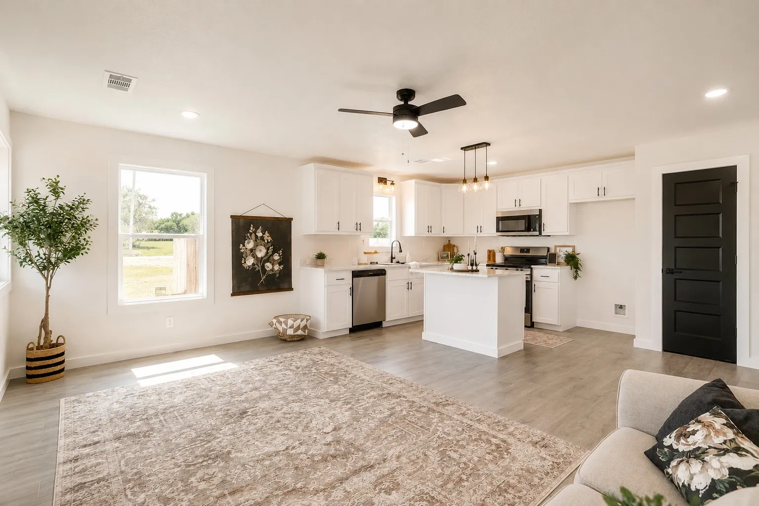 Single Family Residence For Sale in Hill County , 203 E South, Itasca, Texas 76055, 3 Bedroom, 2 Bathroom, 1 Garage spaces, 1,375 Sqft, built in 2025, mls#21349669, Real Estate Agent in Itasca, Homes For Sale in Hill county, Homes For Sale in Itasca, Realtor in Itasca Texas, Real Estate Brokerage Independent Realty Texas, Luminita Cordes Realtor