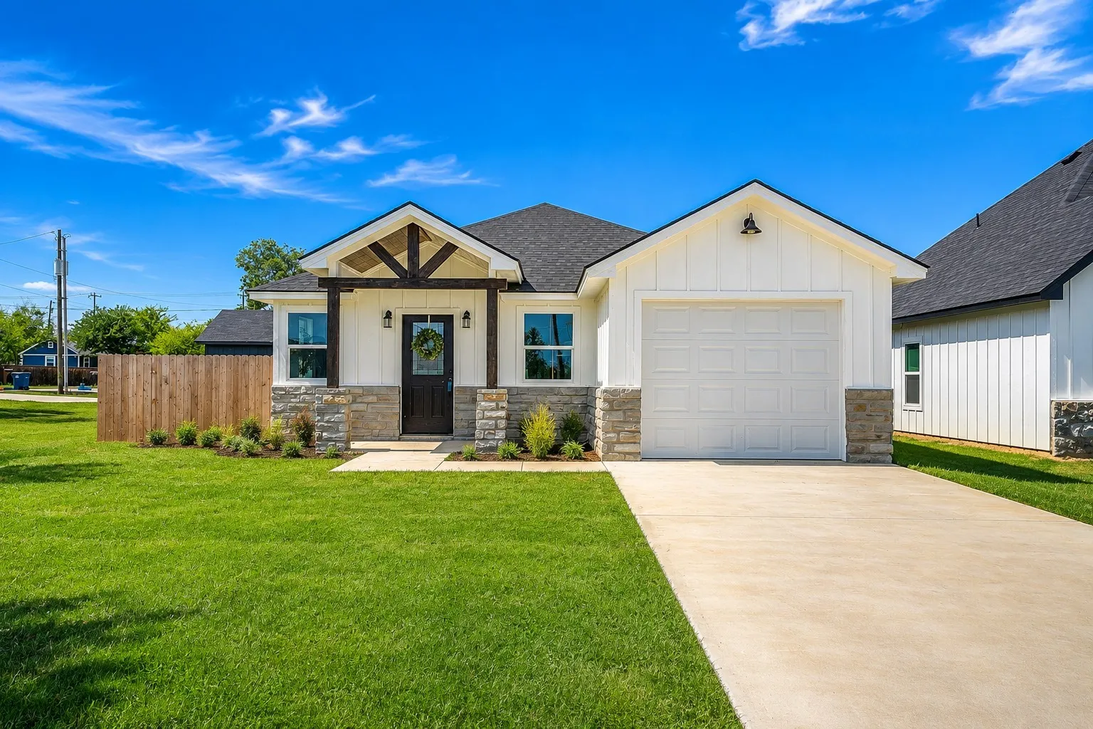 Single Family Residence For Sale in Hill County , 203 E South, Itasca, Texas 76055, 3 Bedroom, 2 Bathroom, 1 Garage spaces, 1,375 Sqft, built in 2025, mls#21349669, Real Estate Agent in Itasca, Homes For Sale in Hill county, Homes For Sale in Itasca, Realtor in Itasca Texas, Real Estate Brokerage Independent Realty Texas, Luminita Cordes Realtor