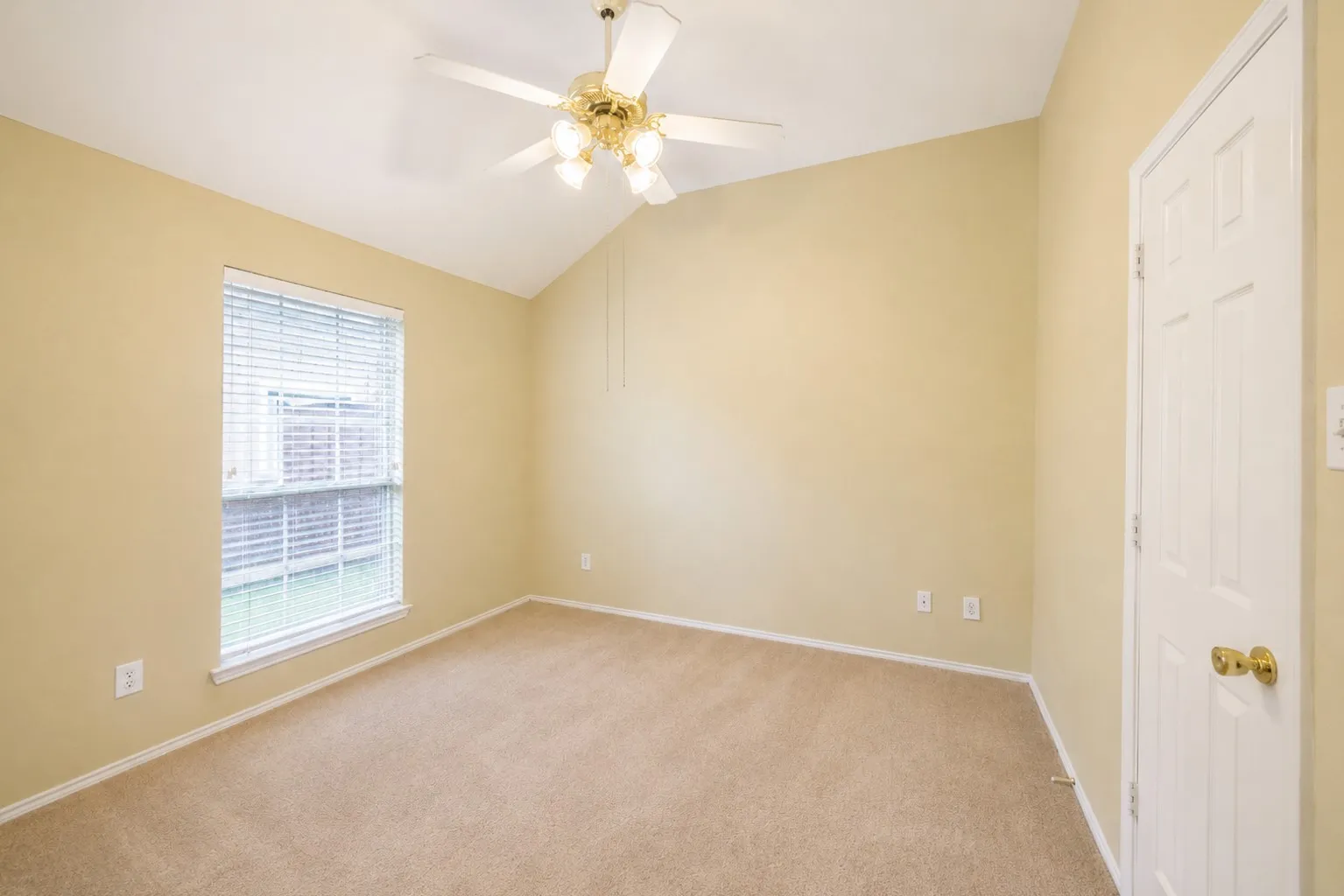 Single Family Residence For Rent in Collin County , 10701 Nashville Drive, Frisco, Texas 75035, 3 Bedroom, 3 Bathroom, 2 Garage spaces, 1,757 Sqft, built in 1998, mls#21354253, Real Estate Agent in Frisco, Homes For Rent in Collin county, Homes For Rent in Frisco, Realtor in Frisco Texas, Real Estate Brokerage Independent Realty Texas, Luminita Cordes Realtor