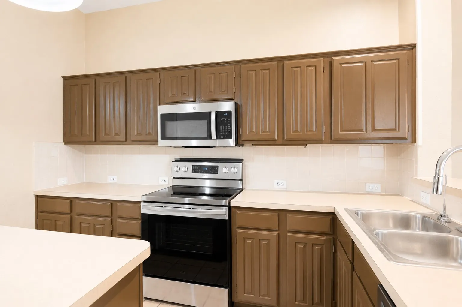Single Family Residence For Rent in Collin County , 10701 Nashville Drive, Frisco, Texas 75035, 3 Bedroom, 3 Bathroom, 2 Garage spaces, 1,757 Sqft, built in 1998, mls#21354253, Real Estate Agent in Frisco, Homes For Rent in Collin county, Homes For Rent in Frisco, Realtor in Frisco Texas, Real Estate Brokerage Independent Realty Texas, Luminita Cordes Realtor