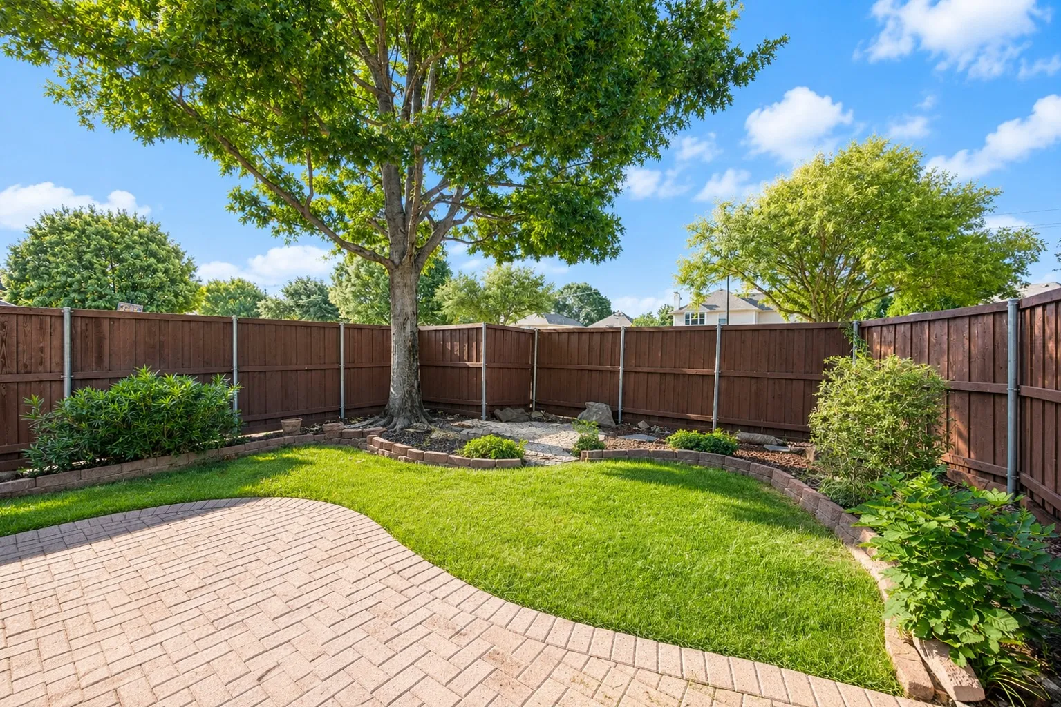Single Family Residence For Rent in Collin County , 10701 Nashville Drive, Frisco, Texas 75035, 3 Bedroom, 3 Bathroom, 2 Garage spaces, 1,757 Sqft, built in 1998, mls#21354253, Real Estate Agent in Frisco, Homes For Rent in Collin county, Homes For Rent in Frisco, Realtor in Frisco Texas, Real Estate Brokerage Independent Realty Texas, Luminita Cordes Realtor