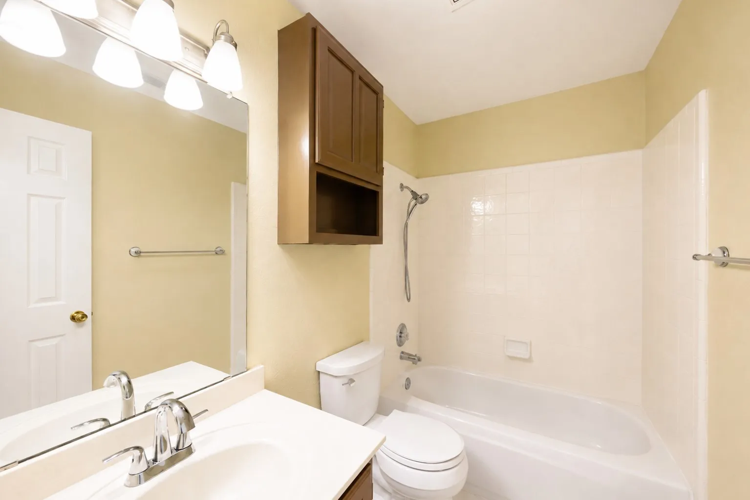 Single Family Residence For Rent in Collin County , 10701 Nashville Drive, Frisco, Texas 75035, 3 Bedroom, 3 Bathroom, 2 Garage spaces, 1,757 Sqft, built in 1998, mls#21354253, Real Estate Agent in Frisco, Homes For Rent in Collin county, Homes For Rent in Frisco, Realtor in Frisco Texas, Real Estate Brokerage Independent Realty Texas, Luminita Cordes Realtor