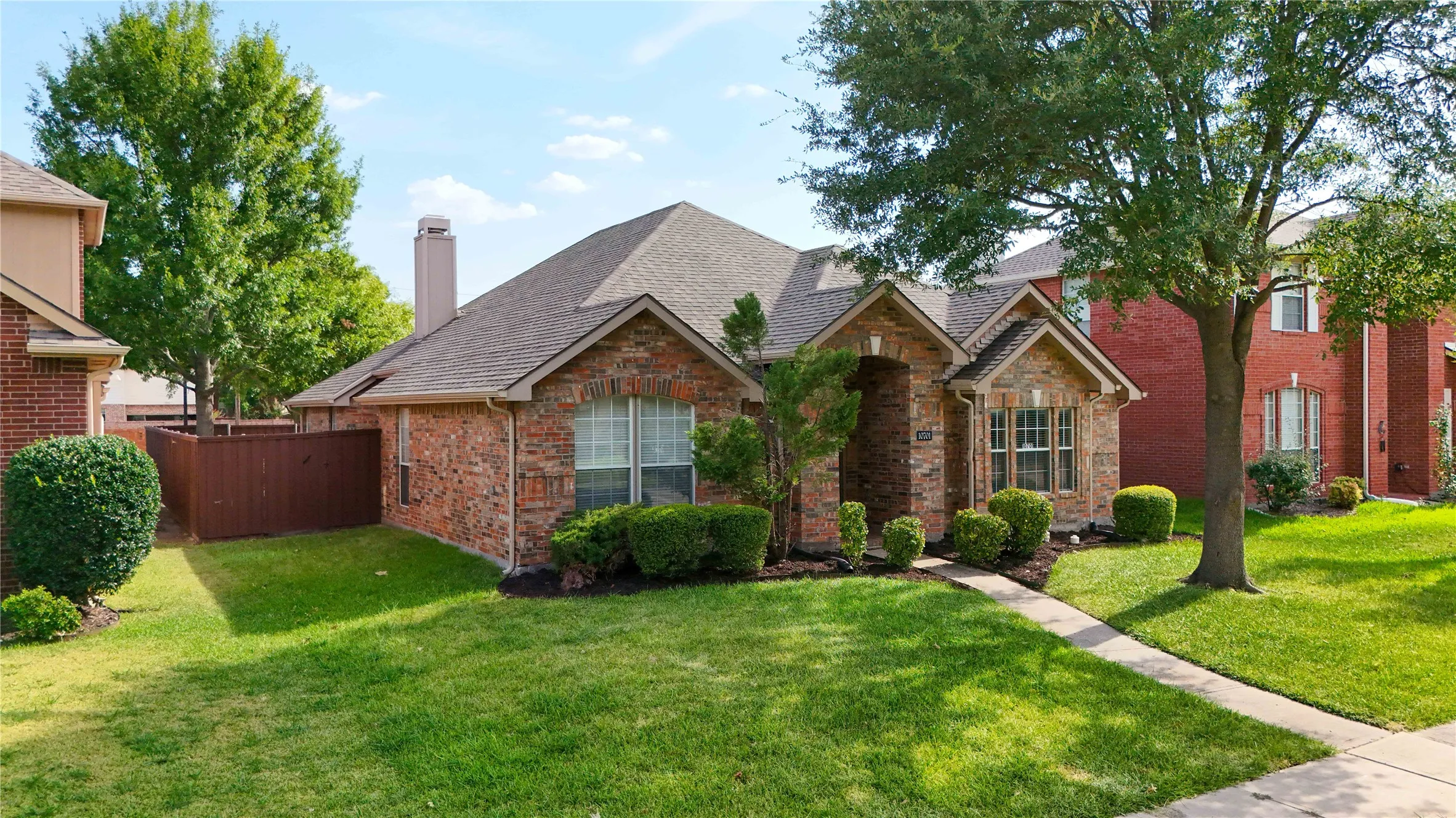 Single Family Residence For Rent in Collin County , 10701 Nashville Drive, Frisco, Texas 75035, 3 Bedroom, 3 Bathroom, 2 Garage spaces, 1,757 Sqft, built in 1998, mls#21354253, Real Estate Agent in Frisco, Homes For Rent in Collin county, Homes For Rent in Frisco, Realtor in Frisco Texas, Real Estate Brokerage Independent Realty Texas, Luminita Cordes Realtor