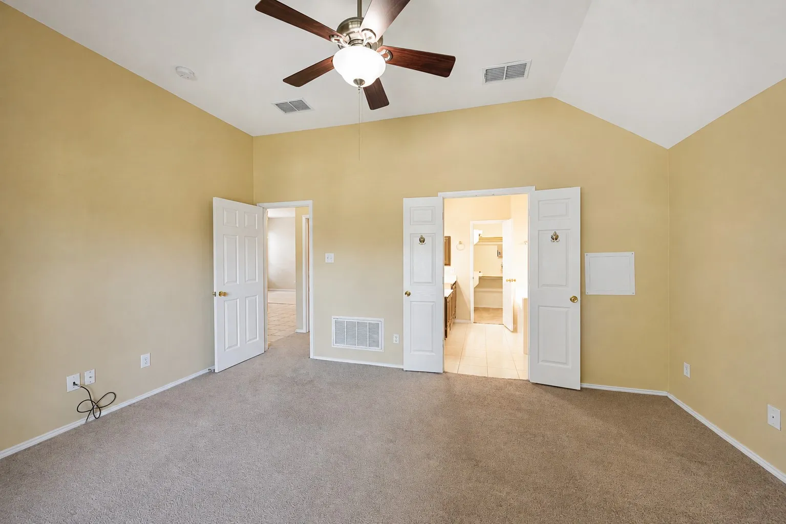 Single Family Residence For Rent in Collin County , 10701 Nashville Drive, Frisco, Texas 75035, 3 Bedroom, 3 Bathroom, 2 Garage spaces, 1,757 Sqft, built in 1998, mls#21354253, Real Estate Agent in Frisco, Homes For Rent in Collin county, Homes For Rent in Frisco, Realtor in Frisco Texas, Real Estate Brokerage Independent Realty Texas, Luminita Cordes Realtor