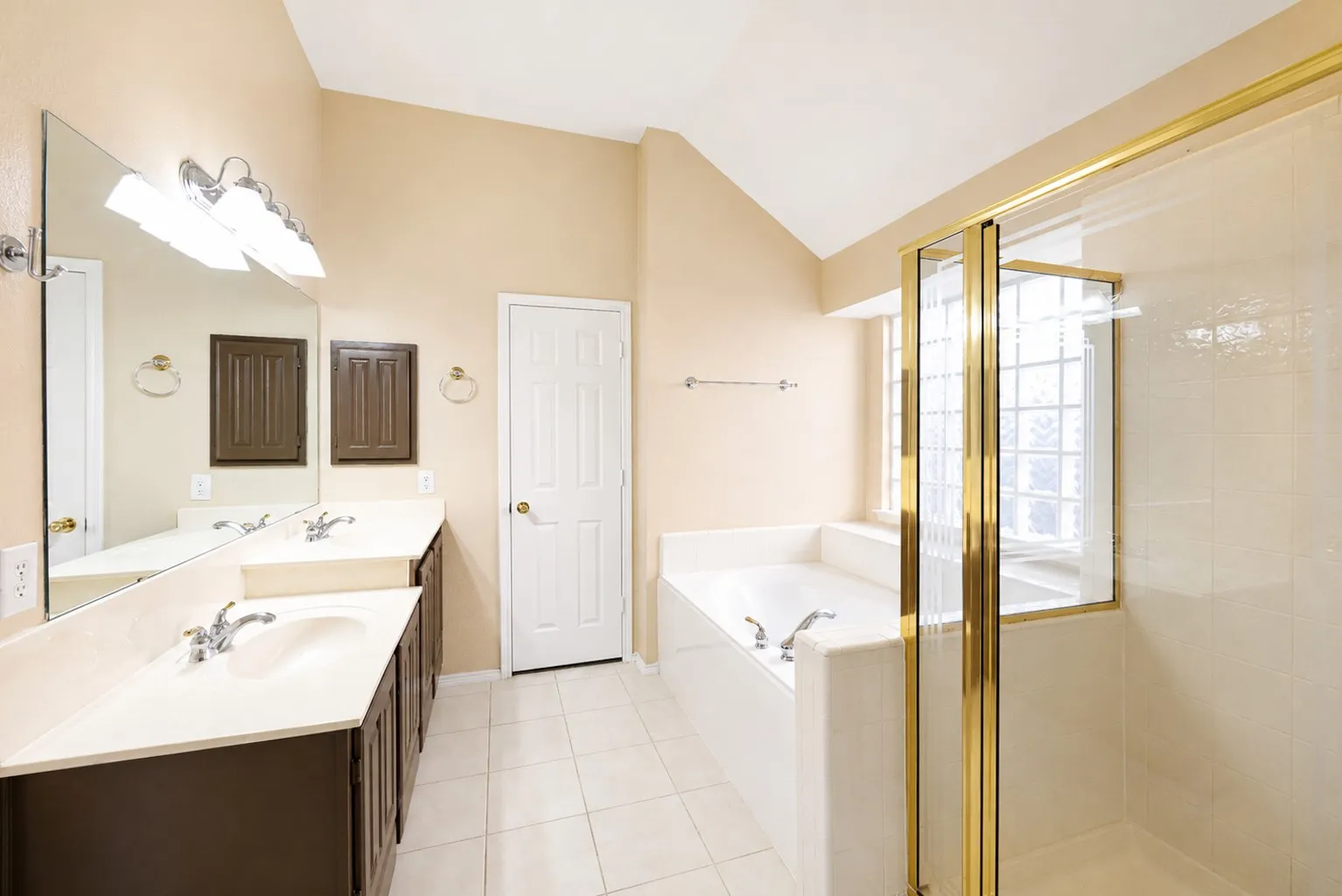 Single Family Residence For Rent in Collin County , 10701 Nashville Drive, Frisco, Texas 75035, 3 Bedroom, 3 Bathroom, 2 Garage spaces, 1,757 Sqft, built in 1998, mls#21354253, Real Estate Agent in Frisco, Homes For Rent in Collin county, Homes For Rent in Frisco, Realtor in Frisco Texas, Real Estate Brokerage Independent Realty Texas, Luminita Cordes Realtor