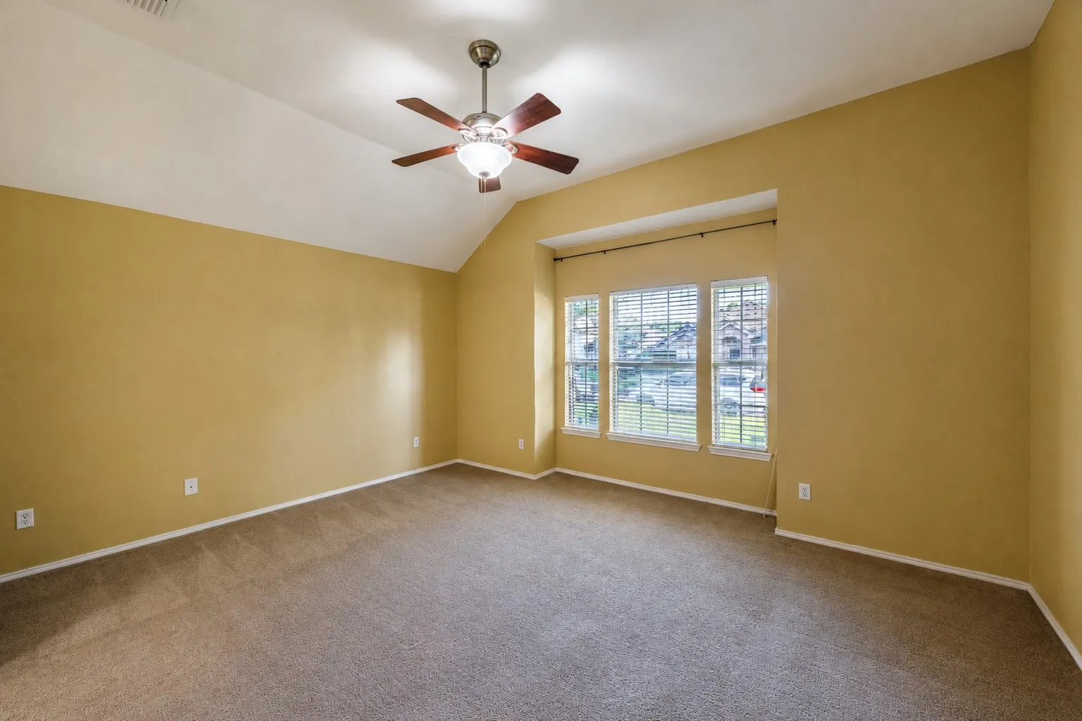 Single Family Residence For Rent in Collin County , 10701 Nashville Drive, Frisco, Texas 75035, 3 Bedroom, 3 Bathroom, 2 Garage spaces, 1,757 Sqft, built in 1998, mls#21354253, Real Estate Agent in Frisco, Homes For Rent in Collin county, Homes For Rent in Frisco, Realtor in Frisco Texas, Real Estate Brokerage Independent Realty Texas, Luminita Cordes Realtor