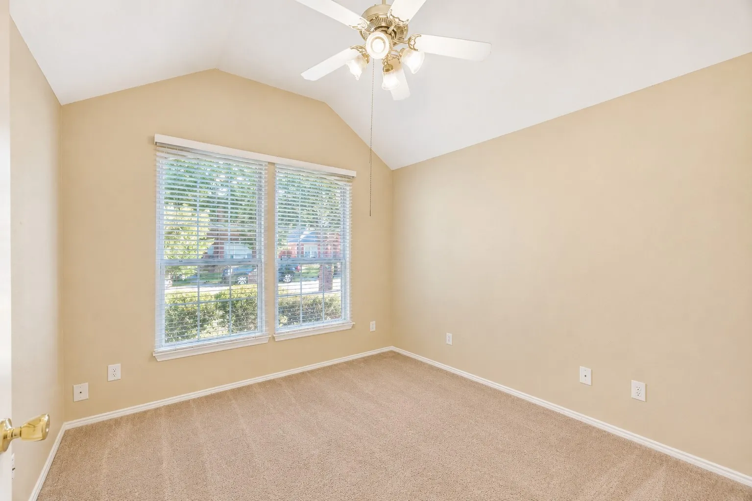 Single Family Residence For Rent in Collin County , 10701 Nashville Drive, Frisco, Texas 75035, 3 Bedroom, 3 Bathroom, 2 Garage spaces, 1,757 Sqft, built in 1998, mls#21354253, Real Estate Agent in Frisco, Homes For Rent in Collin county, Homes For Rent in Frisco, Realtor in Frisco Texas, Real Estate Brokerage Independent Realty Texas, Luminita Cordes Realtor
