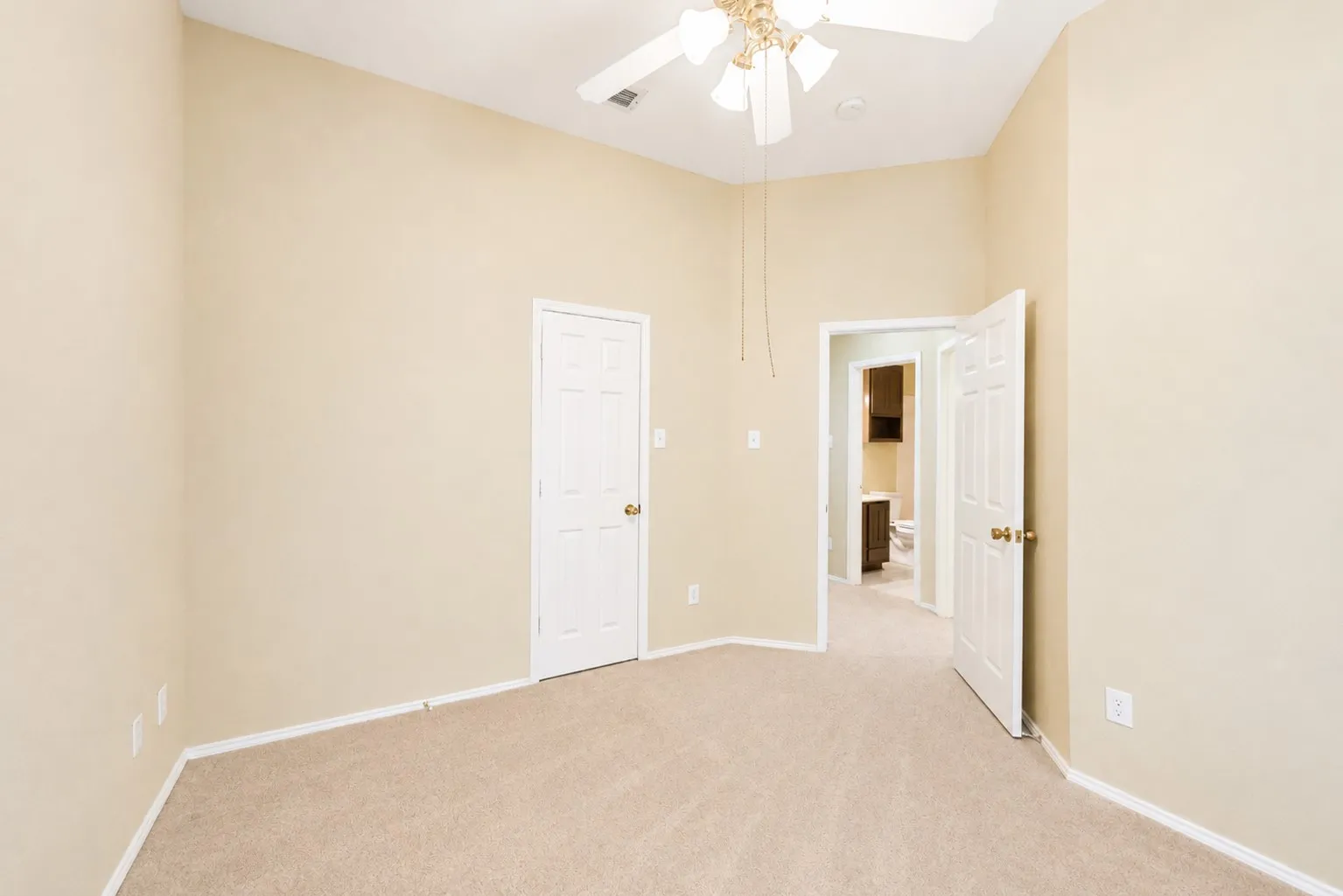 Single Family Residence For Rent in Collin County , 10701 Nashville Drive, Frisco, Texas 75035, 3 Bedroom, 3 Bathroom, 2 Garage spaces, 1,757 Sqft, built in 1998, mls#21354253, Real Estate Agent in Frisco, Homes For Rent in Collin county, Homes For Rent in Frisco, Realtor in Frisco Texas, Real Estate Brokerage Independent Realty Texas, Luminita Cordes Realtor
