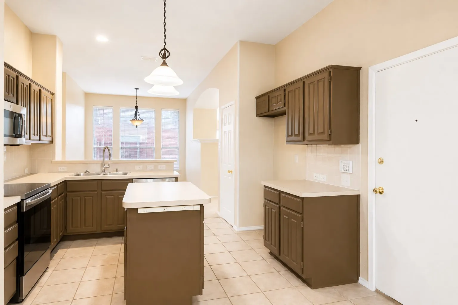 Single Family Residence For Rent in Collin County , 10701 Nashville Drive, Frisco, Texas 75035, 3 Bedroom, 3 Bathroom, 2 Garage spaces, 1,757 Sqft, built in 1998, mls#21354253, Real Estate Agent in Frisco, Homes For Rent in Collin county, Homes For Rent in Frisco, Realtor in Frisco Texas, Real Estate Brokerage Independent Realty Texas, Luminita Cordes Realtor