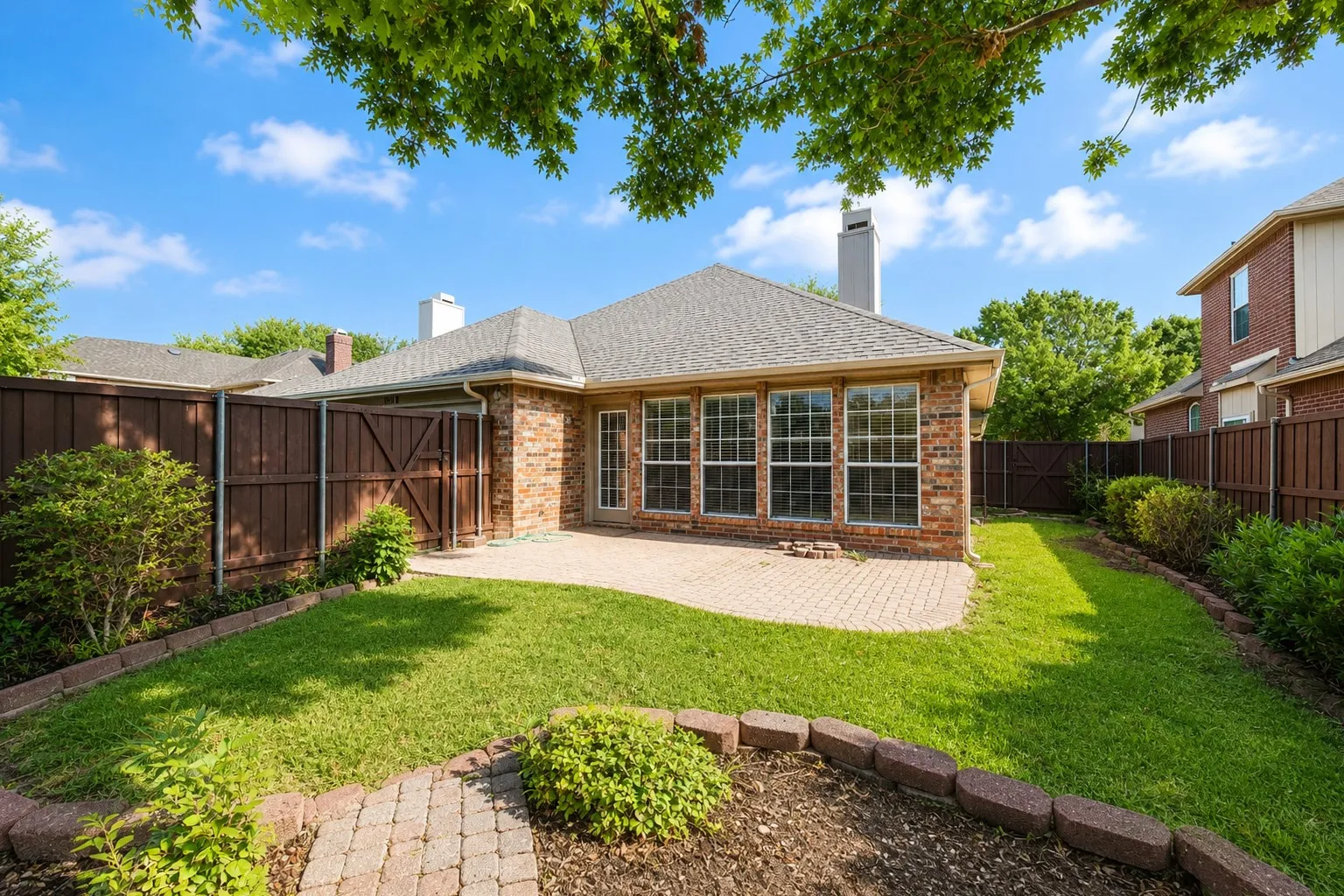Single Family Residence For Rent in Collin County , 10701 Nashville Drive, Frisco, Texas 75035, 3 Bedroom, 3 Bathroom, 2 Garage spaces, 1,757 Sqft, built in 1998, mls#21354253, Real Estate Agent in Frisco, Homes For Rent in Collin county, Homes For Rent in Frisco, Realtor in Frisco Texas, Real Estate Brokerage Independent Realty Texas, Luminita Cordes Realtor