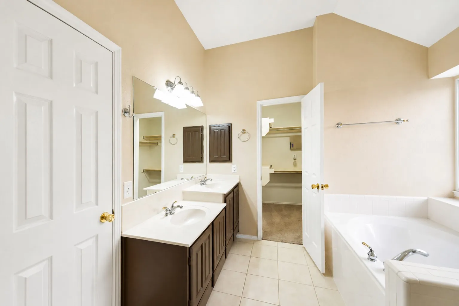 Single Family Residence For Rent in Collin County , 10701 Nashville Drive, Frisco, Texas 75035, 3 Bedroom, 3 Bathroom, 2 Garage spaces, 1,757 Sqft, built in 1998, mls#21354253, Real Estate Agent in Frisco, Homes For Rent in Collin county, Homes For Rent in Frisco, Realtor in Frisco Texas, Real Estate Brokerage Independent Realty Texas, Luminita Cordes Realtor