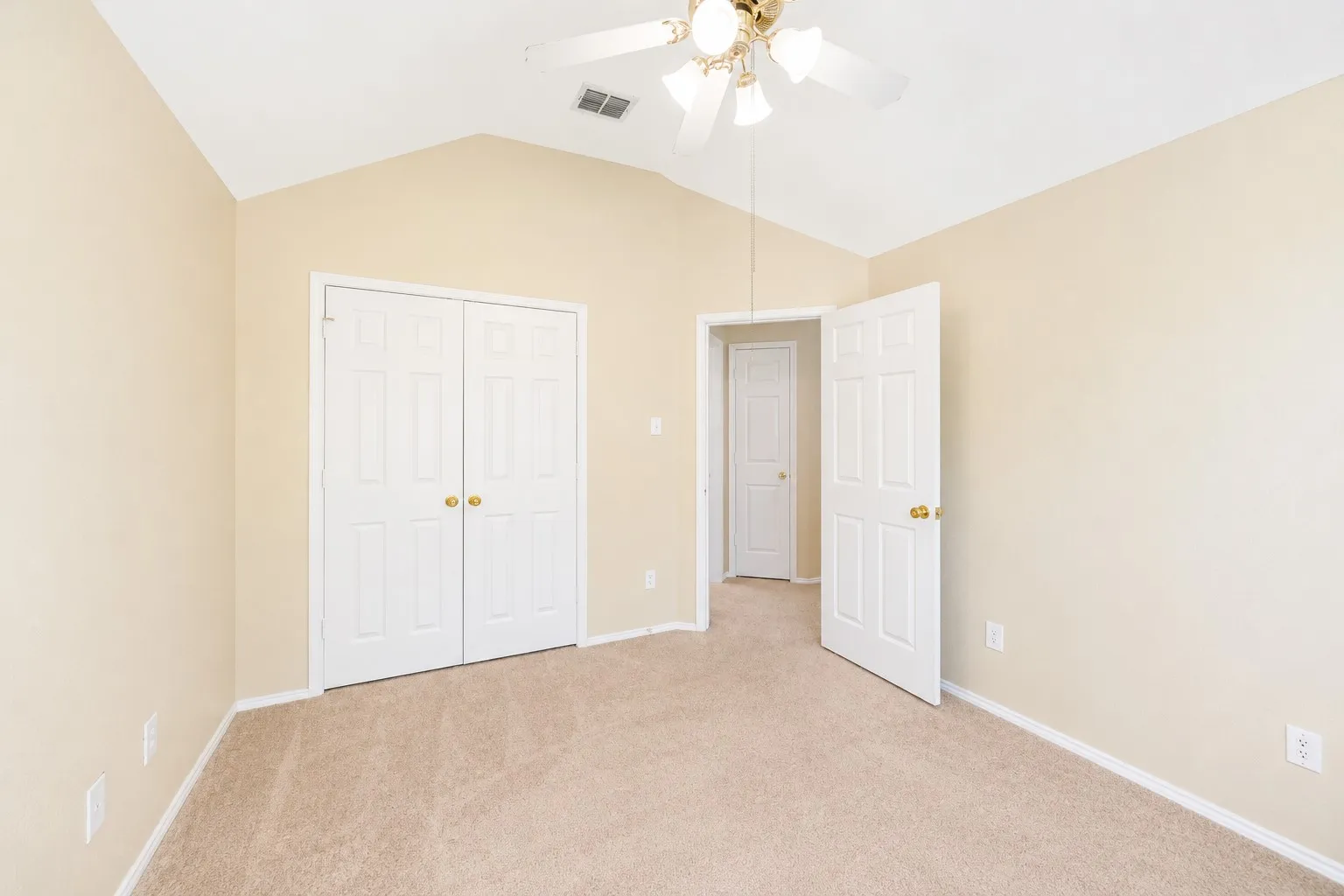 Single Family Residence For Rent in Collin County , 10701 Nashville Drive, Frisco, Texas 75035, 3 Bedroom, 3 Bathroom, 2 Garage spaces, 1,757 Sqft, built in 1998, mls#21354253, Real Estate Agent in Frisco, Homes For Rent in Collin county, Homes For Rent in Frisco, Realtor in Frisco Texas, Real Estate Brokerage Independent Realty Texas, Luminita Cordes Realtor