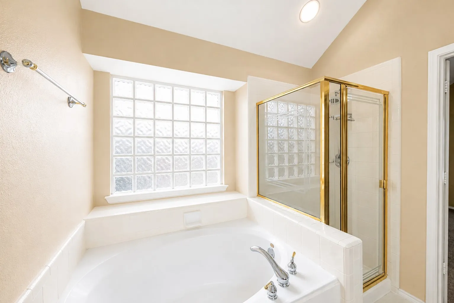 Single Family Residence For Rent in Collin County , 10701 Nashville Drive, Frisco, Texas 75035, 3 Bedroom, 3 Bathroom, 2 Garage spaces, 1,757 Sqft, built in 1998, mls#21354253, Real Estate Agent in Frisco, Homes For Rent in Collin county, Homes For Rent in Frisco, Realtor in Frisco Texas, Real Estate Brokerage Independent Realty Texas, Luminita Cordes Realtor