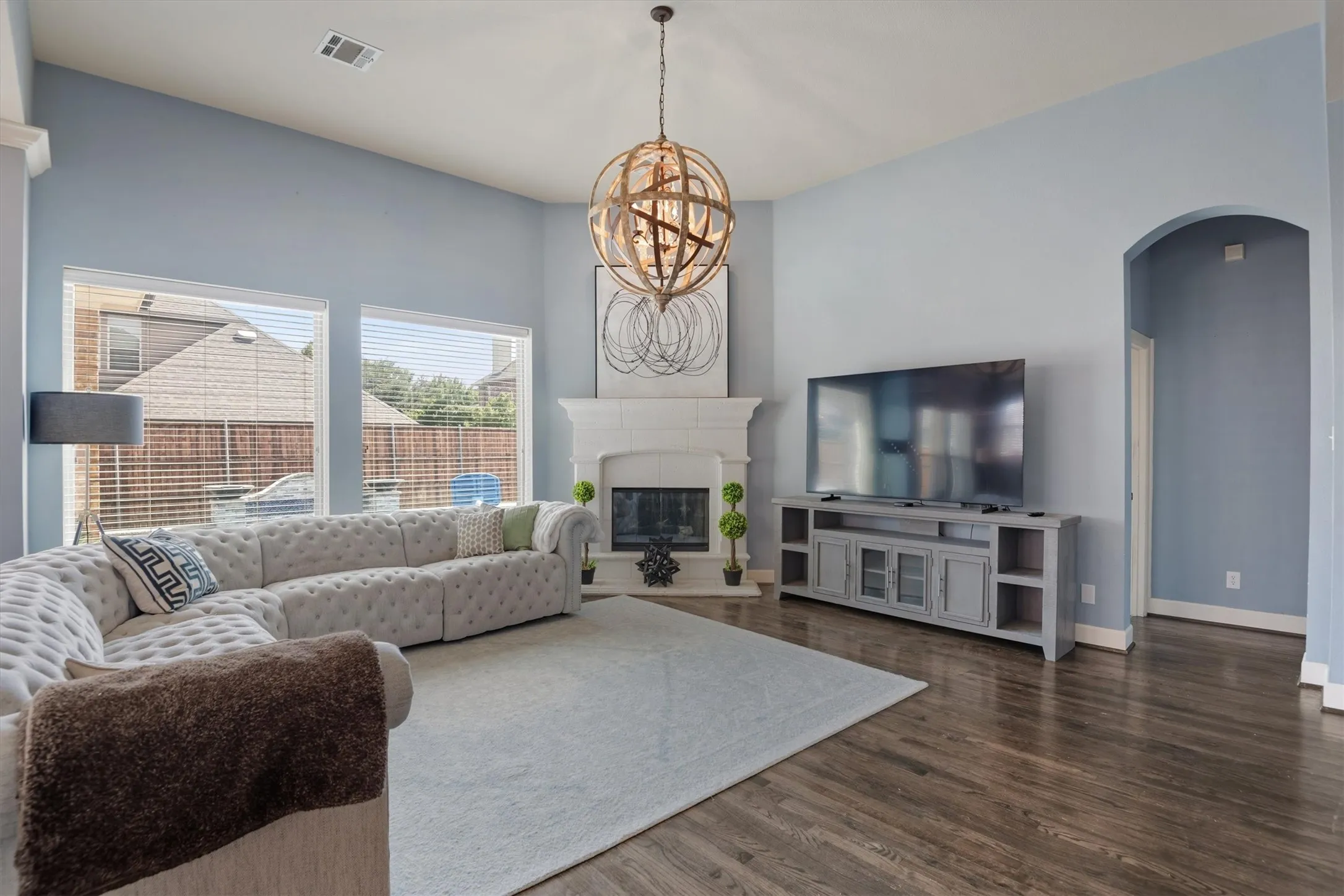 Single Family Residence For Sale in Denton County , 687 Dry Canyon Drive, Frisco, Texas 75036, 5 Bedroom, 4 Bathroom, 2 Garage spaces, 3,363 Sqft, built in 2013, mls#21348312, Real Estate Agent in Frisco, Homes For Sale in Denton county, Homes For Sale in Frisco, Realtor in Frisco Texas, Real Estate Brokerage Independent Realty Texas, Luminita Cordes Realtor