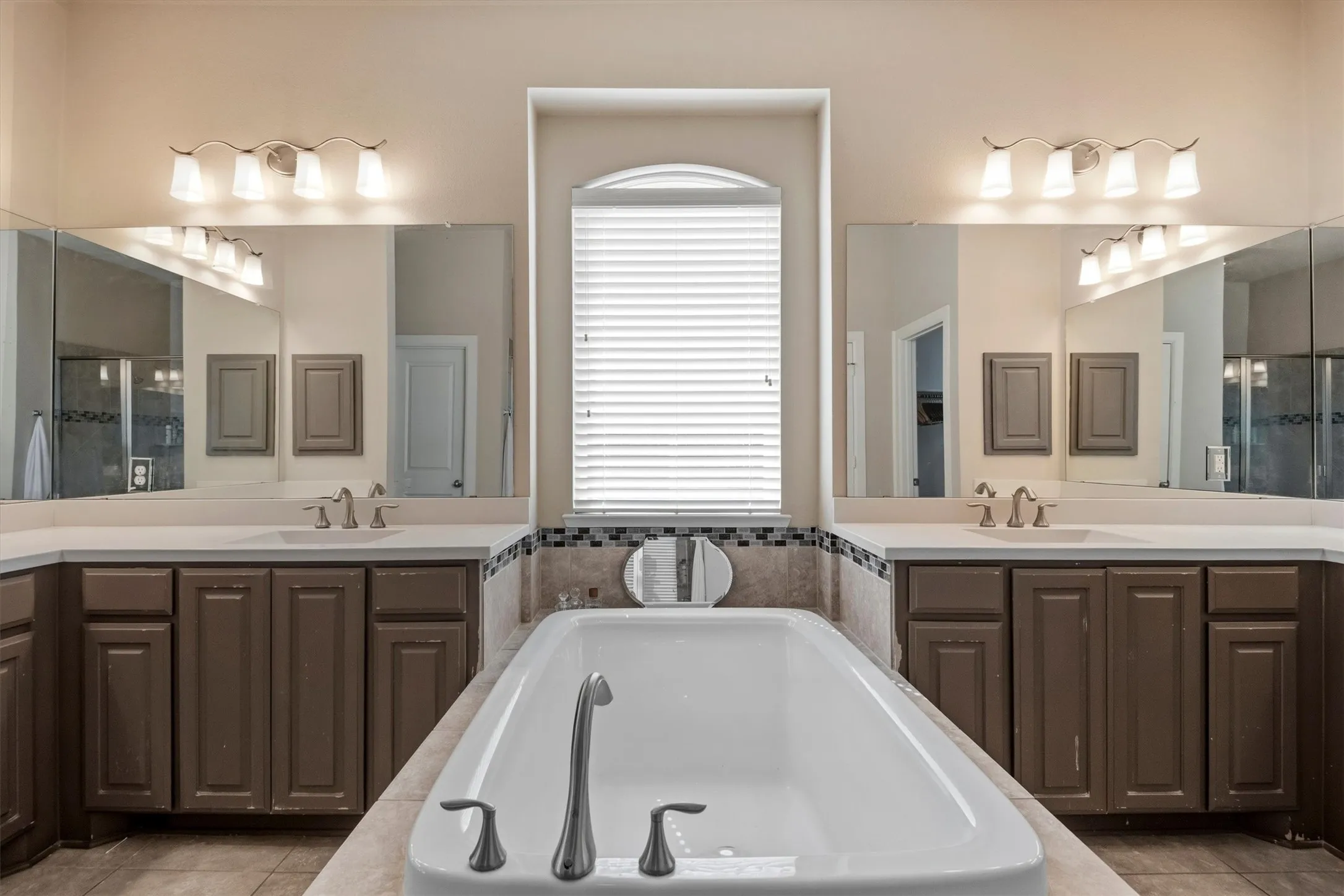 Single Family Residence For Sale in Denton County , 687 Dry Canyon Drive, Frisco, Texas 75036, 5 Bedroom, 4 Bathroom, 2 Garage spaces, 3,363 Sqft, built in 2013, mls#21348312, Real Estate Agent in Frisco, Homes For Sale in Denton county, Homes For Sale in Frisco, Realtor in Frisco Texas, Real Estate Brokerage Independent Realty Texas, Luminita Cordes Realtor