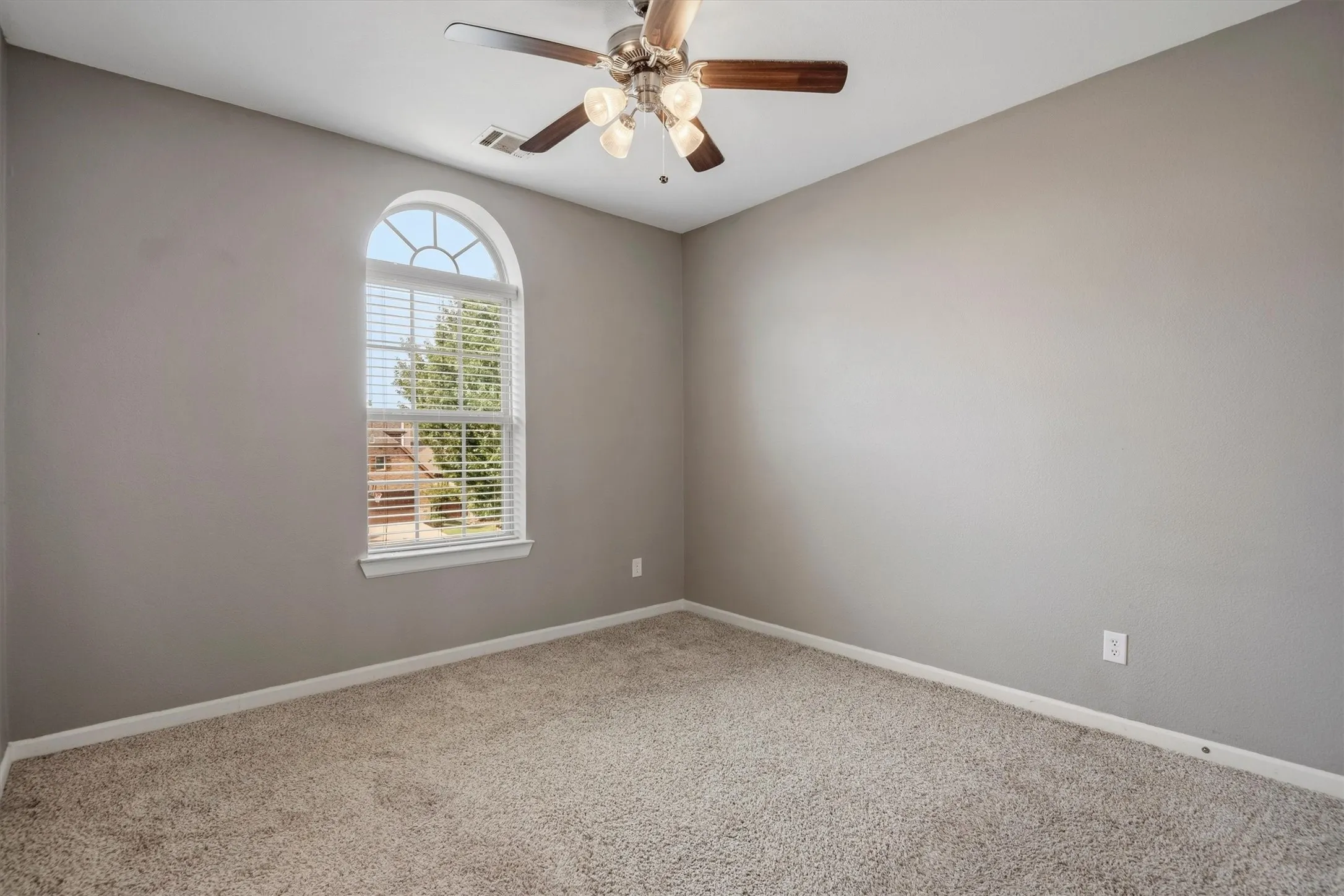 Single Family Residence For Sale in Denton County , 687 Dry Canyon Drive, Frisco, Texas 75036, 5 Bedroom, 4 Bathroom, 2 Garage spaces, 3,363 Sqft, built in 2013, mls#21348312, Real Estate Agent in Frisco, Homes For Sale in Denton county, Homes For Sale in Frisco, Realtor in Frisco Texas, Real Estate Brokerage Independent Realty Texas, Luminita Cordes Realtor