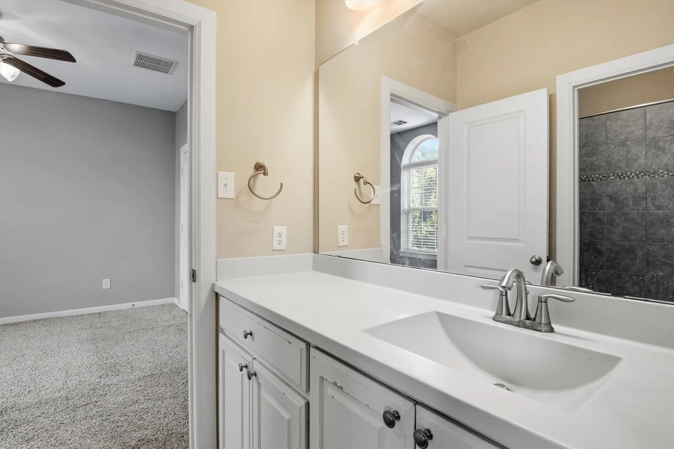 Single Family Residence For Sale in Denton County , 687 Dry Canyon Drive, Frisco, Texas 75036, 5 Bedroom, 4 Bathroom, 2 Garage spaces, 3,363 Sqft, built in 2013, mls#21348312, Real Estate Agent in Frisco, Homes For Sale in Denton county, Homes For Sale in Frisco, Realtor in Frisco Texas, Real Estate Brokerage Independent Realty Texas, Luminita Cordes Realtor
