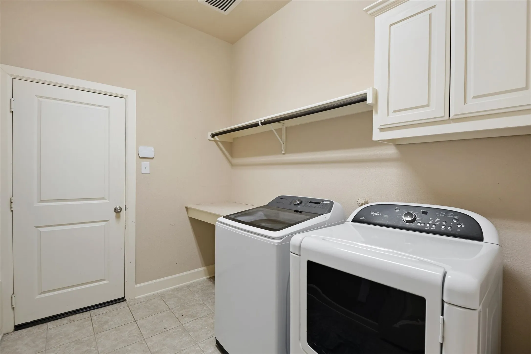 Single Family Residence For Sale in Denton County , 687 Dry Canyon Drive, Frisco, Texas 75036, 5 Bedroom, 4 Bathroom, 2 Garage spaces, 3,363 Sqft, built in 2013, mls#21348312, Real Estate Agent in Frisco, Homes For Sale in Denton county, Homes For Sale in Frisco, Realtor in Frisco Texas, Real Estate Brokerage Independent Realty Texas, Luminita Cordes Realtor