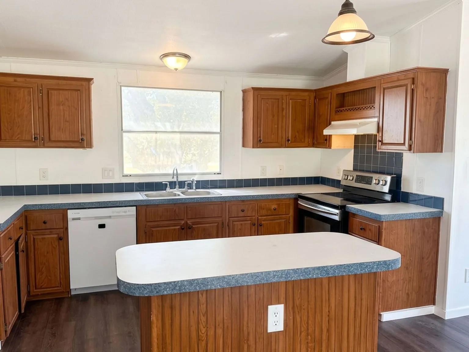 Mobile Home For Sale in Mc Lennan County , 373 Wildbird Lane, Axtell, Texas 76624, 3 Bedroom, 2 Bathroom, Garage spaces, 1,792 Sqft, built in 1997, mls#21354151, Real Estate Agent in Axtell, Homes For Sale in Mc Lennan county, Homes For Sale in Axtell, Realtor in Axtell Texas, Real Estate Brokerage Independent Realty Texas, Luminita Cordes Realtor