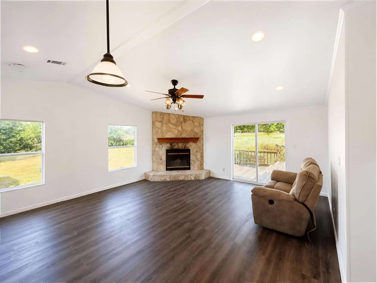 Mobile Home For Sale in Mc Lennan County , 373 Wildbird Lane, Axtell, Texas 76624, 3 Bedroom, 2 Bathroom, Garage spaces, 1,792 Sqft, built in 1997, mls#21354151, Real Estate Agent in Axtell, Homes For Sale in Mc Lennan county, Homes For Sale in Axtell, Realtor in Axtell Texas, Real Estate Brokerage Independent Realty Texas, Luminita Cordes Realtor