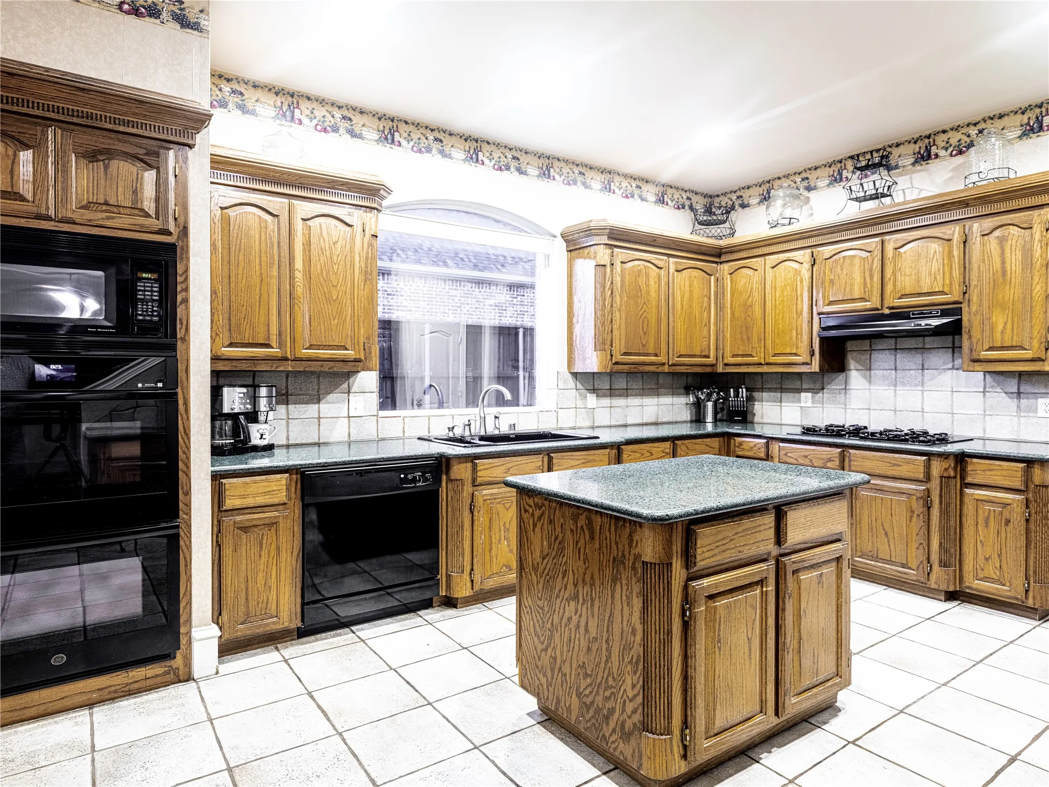 Single Family Residence For Sale in Collin County , 7205 Bettye Haun Drive, Plano, Texas 75024, 6 Bedroom, 4 Bathroom, 3 Garage spaces, 4,232 Sqft, built in 1999, mls#21354191, Real Estate Agent in Plano, Homes For Sale in Collin county, Homes For Sale in Plano, Realtor in Plano Texas, Real Estate Brokerage Independent Realty Texas, Luminita Cordes Realtor